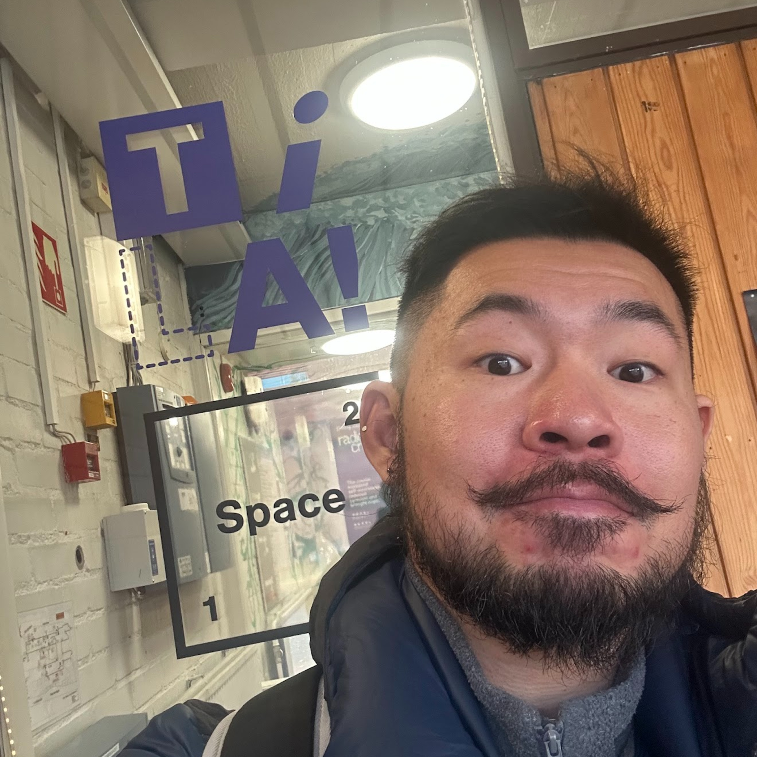 给我整到阿尔托大学蔡徐坤学院