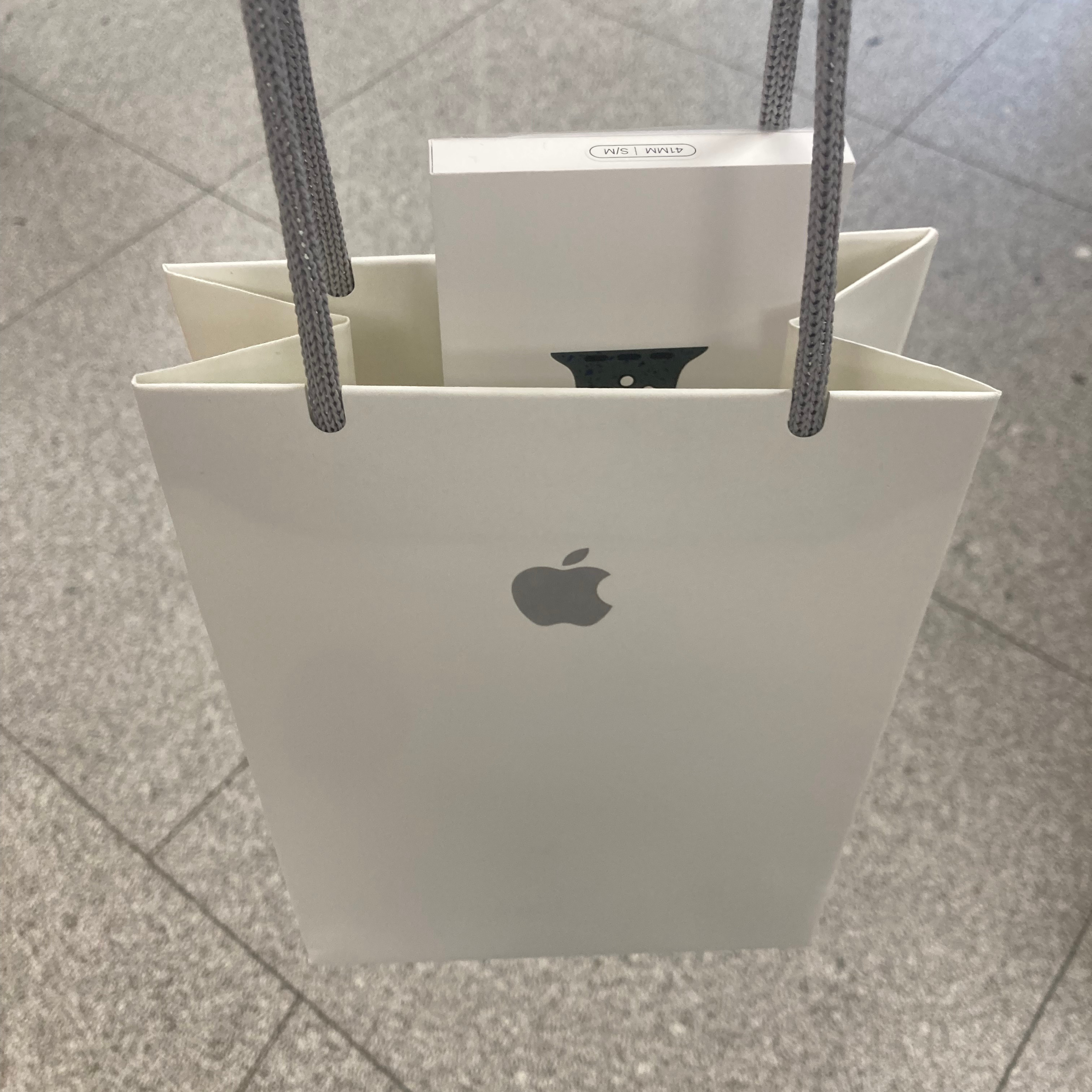 Detrás de la manzana