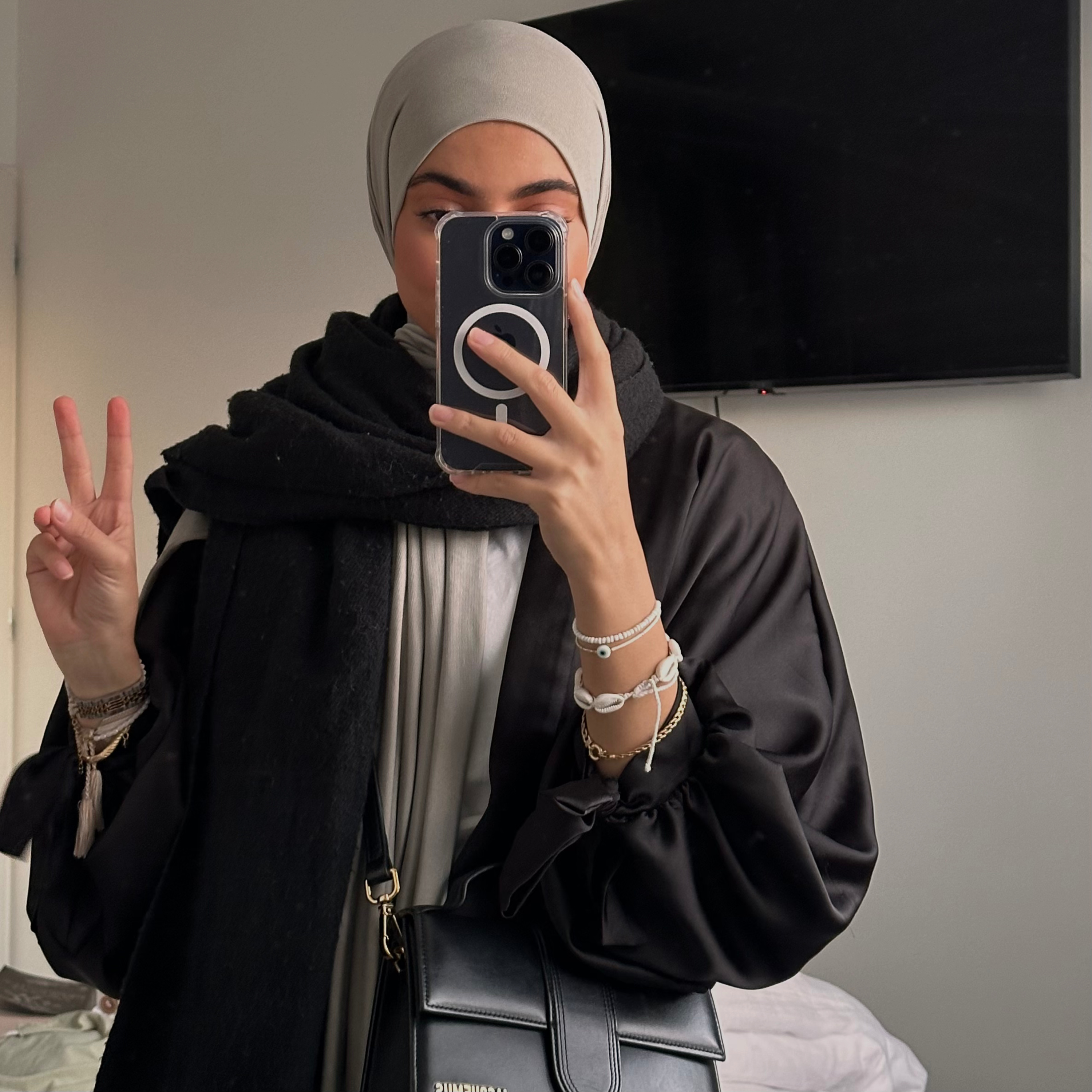 About me + Teaser 🫶🏻✨