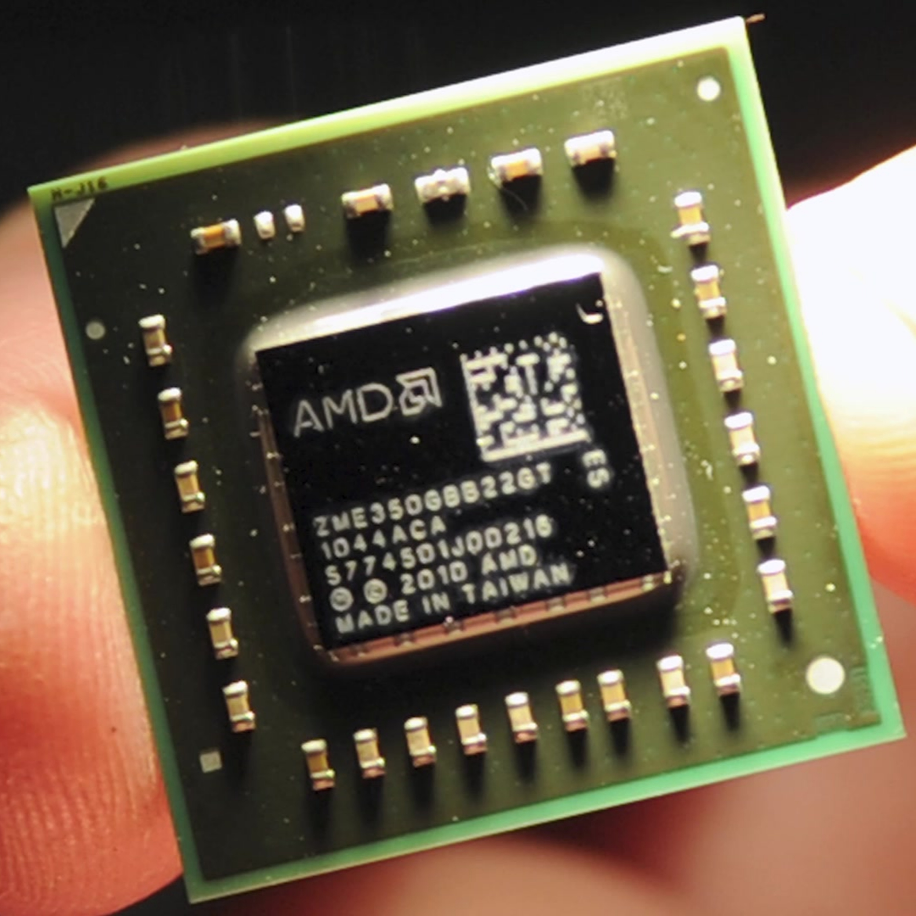 Stock Market Today: AMD Wins, SNDK Surges & Oppenheimer Downgrades Major Banks episode artwork