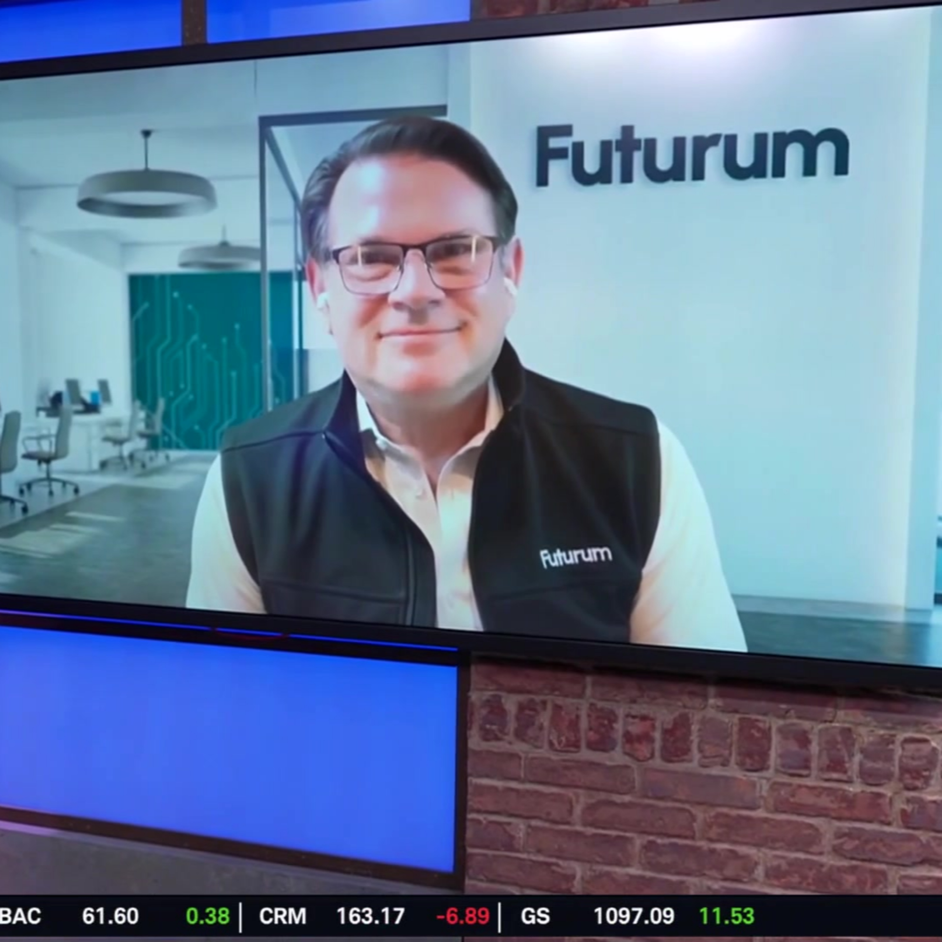 TSLA Robotaxi & Robotics: AI's Long-Term Value for the Company episode artwork