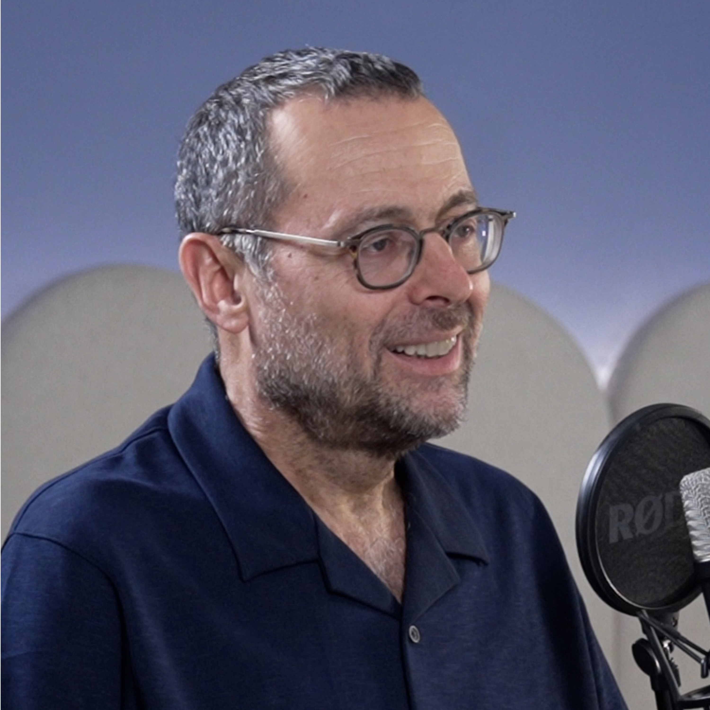 ״אני חושש שאנחנו בפני מלחמה גדולה, בעיקר בגלל שהצד השני הפסיק לפחד״ עו״ד צבי האוזר לשעבר יו״ר ועדת חוץ וביטחון ומזכיר הממשלה בשיחה על ימין ממלכתי, חיזבאללה, איראן, חמאס, הרש״פ, נתניהו, לאומנות ועוד.