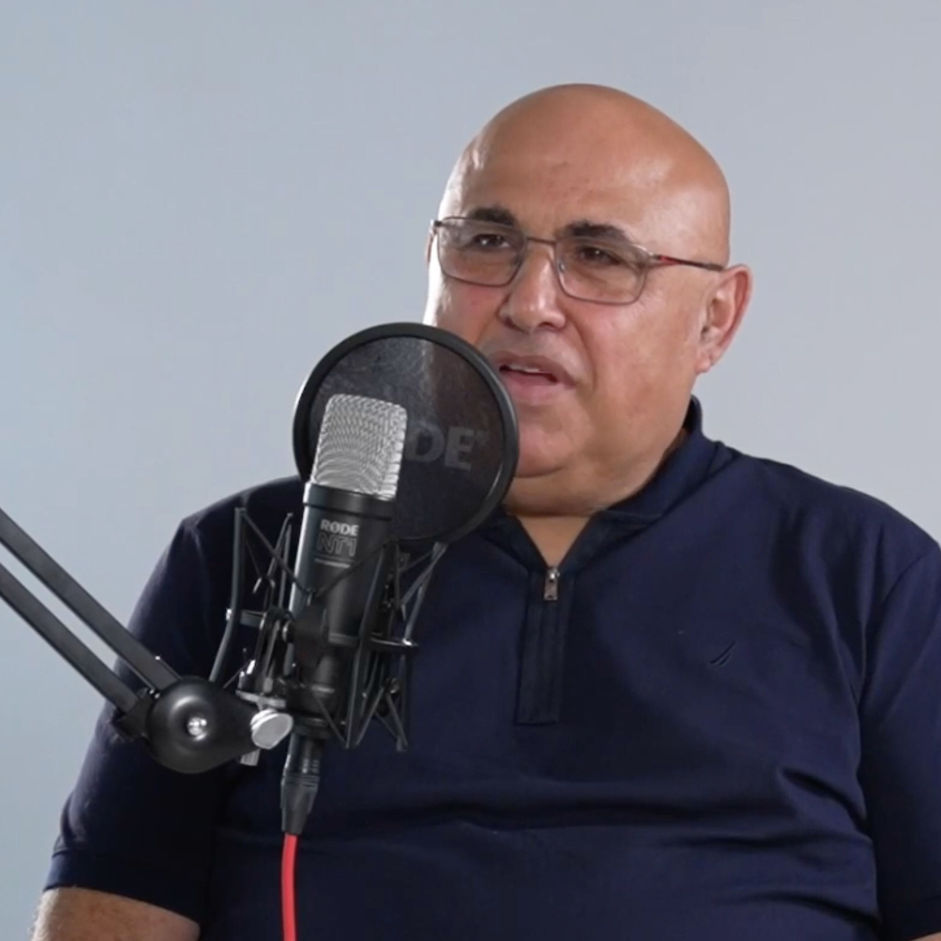 240 זום אין