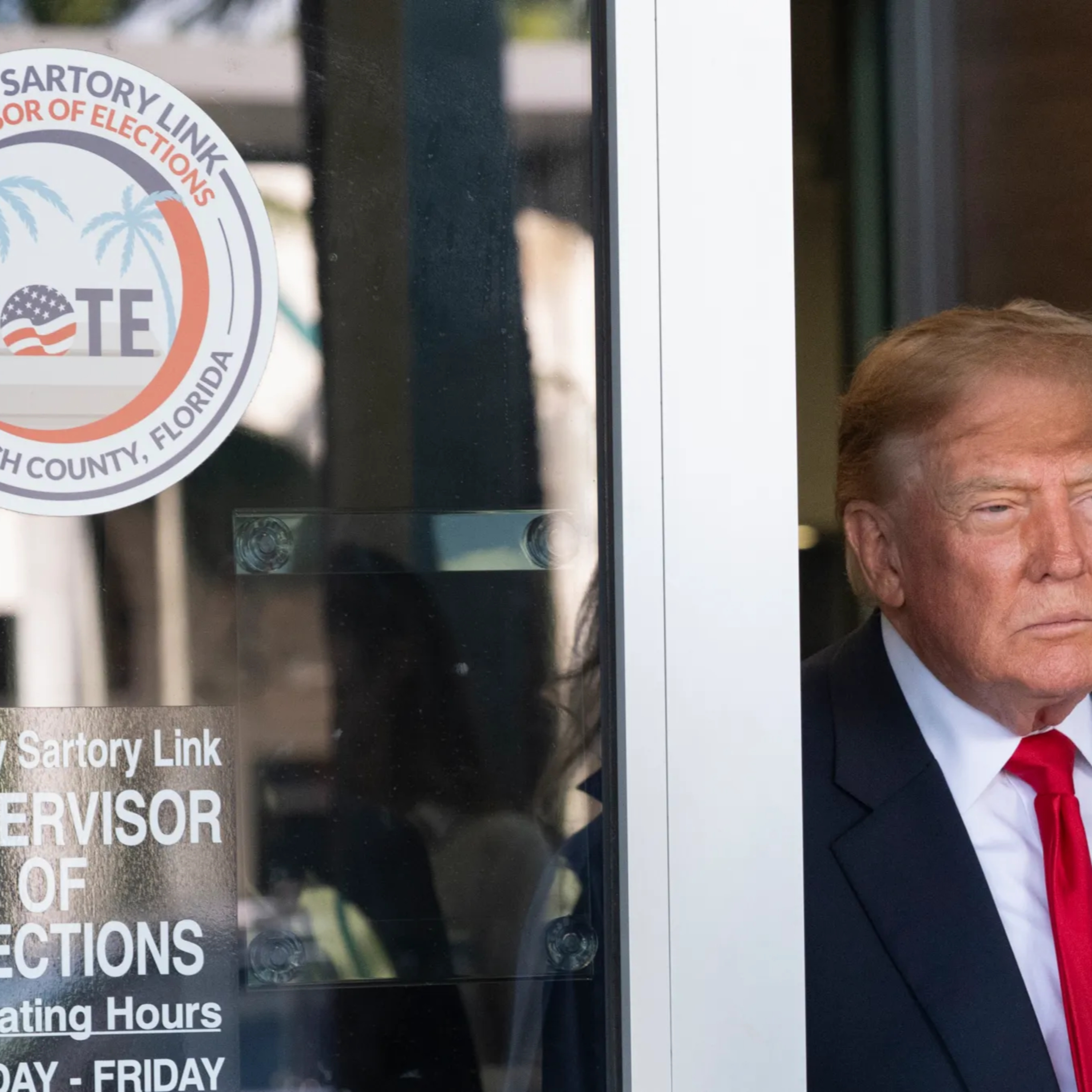 Jak velkou porážku republikánům způsobí nepopulární Trump a galon benzinu za více než čtyři dolary?