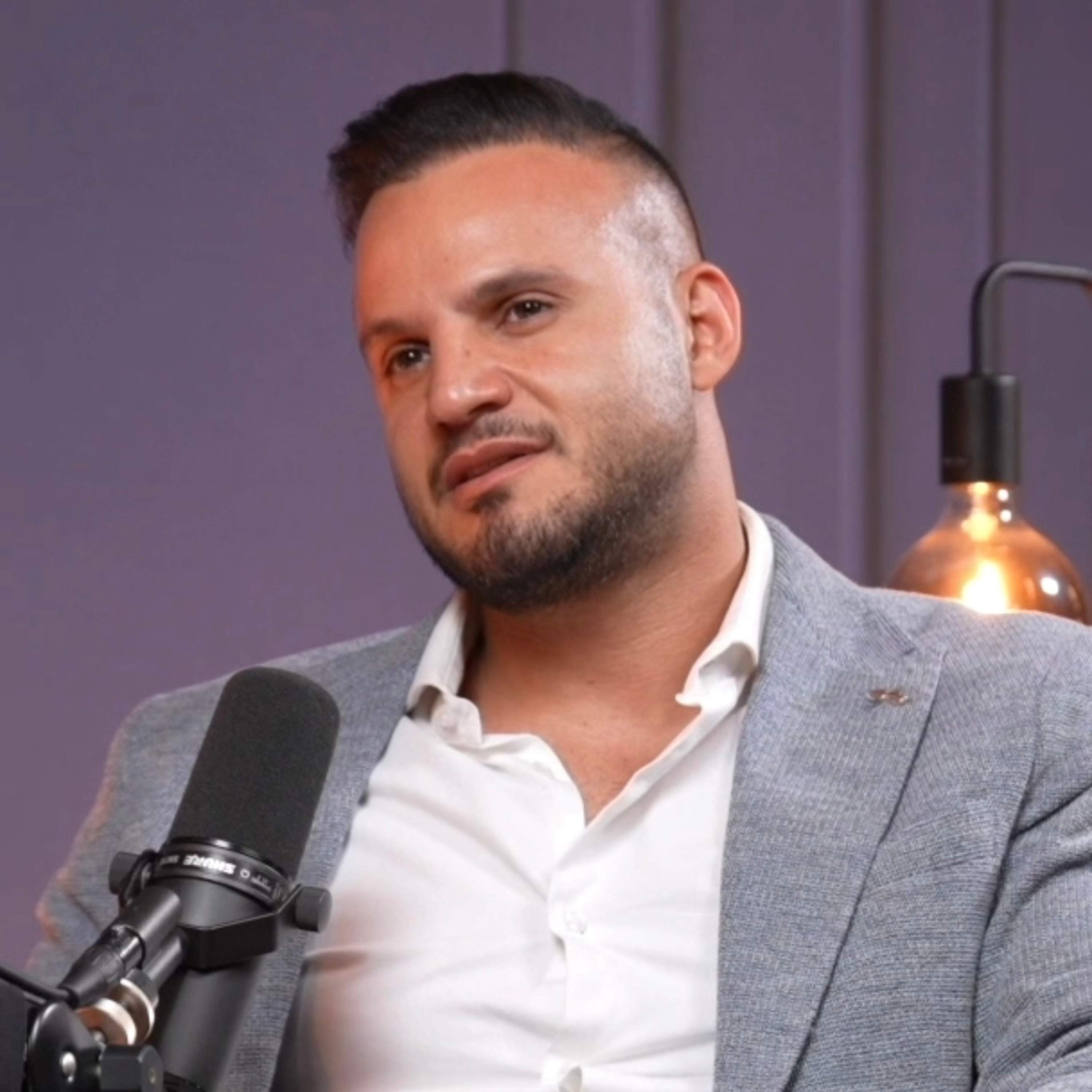 The CEO Diaries - يوميات مدير عام