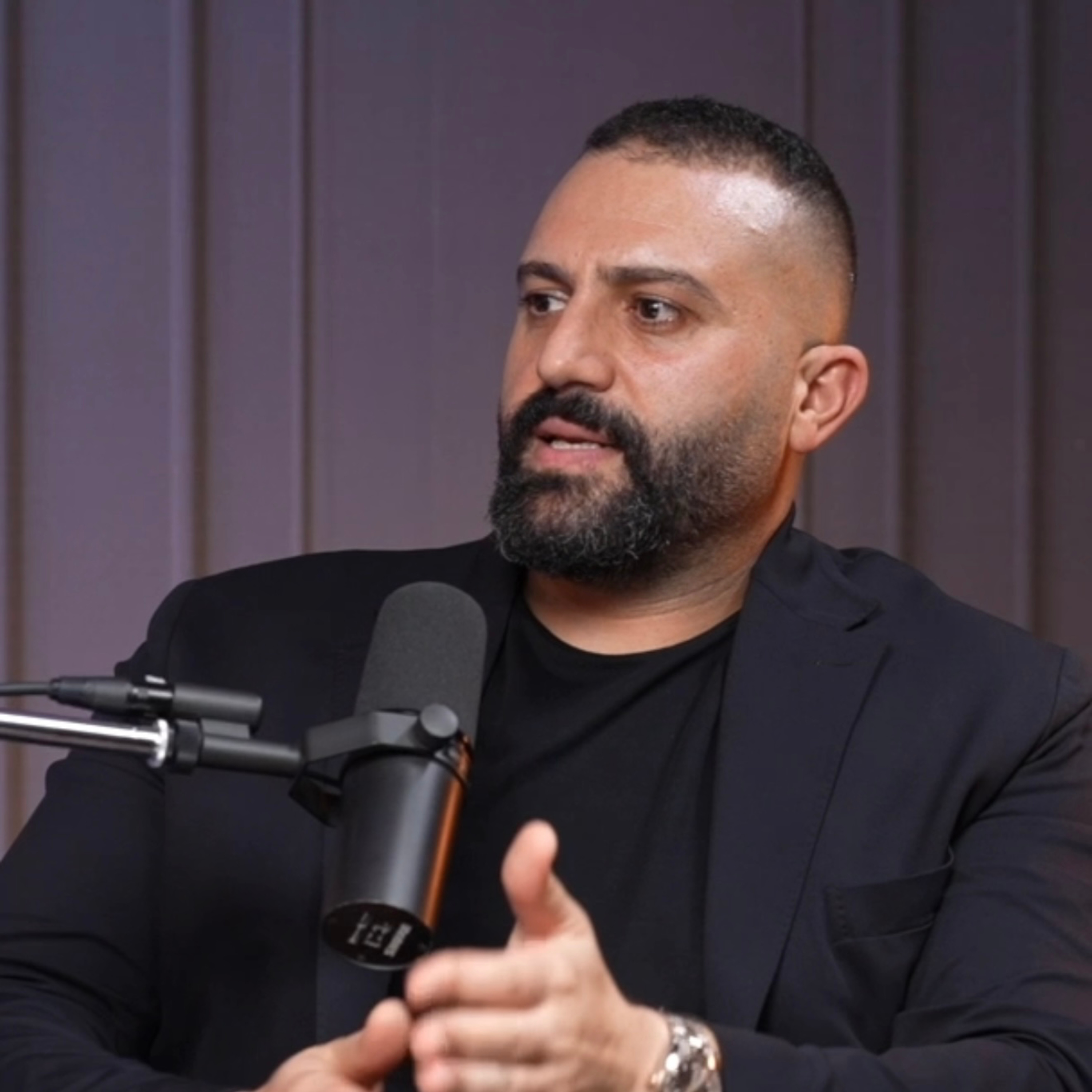 من فكرة رفضوها إلى أرقام غينيس، هكذا بدأ وائل جابر مع نادين سمرة في يوميات مدير عام بودكاست