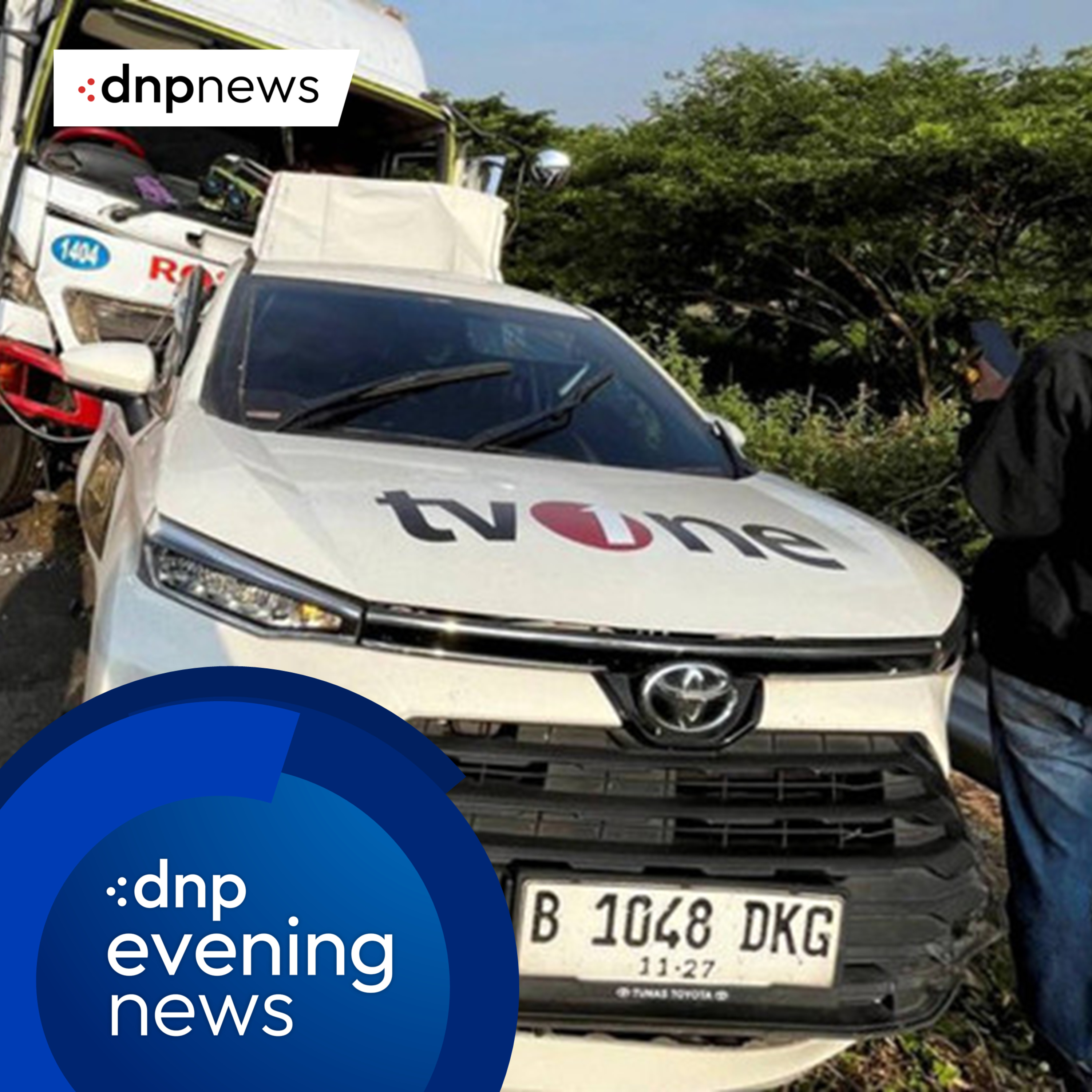 tvOne Berduka, Kecelakaan Mobil Kru Rengut Tiga Orang Tews45! - DNP Evening News (31/10/2024) episode artwork