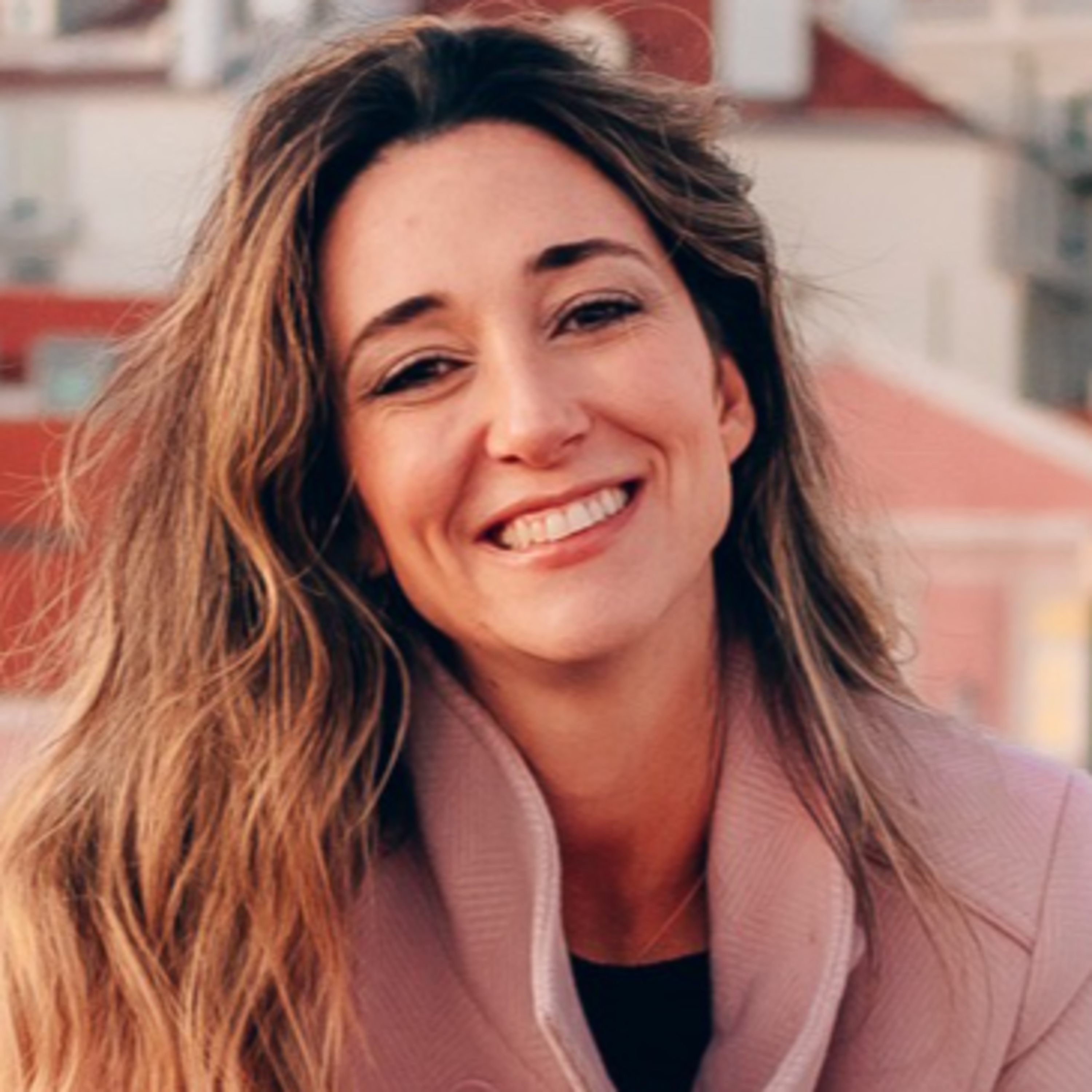 From Paddle Courts to Fado Stages: Fadista Clara Sevivas episode artwork