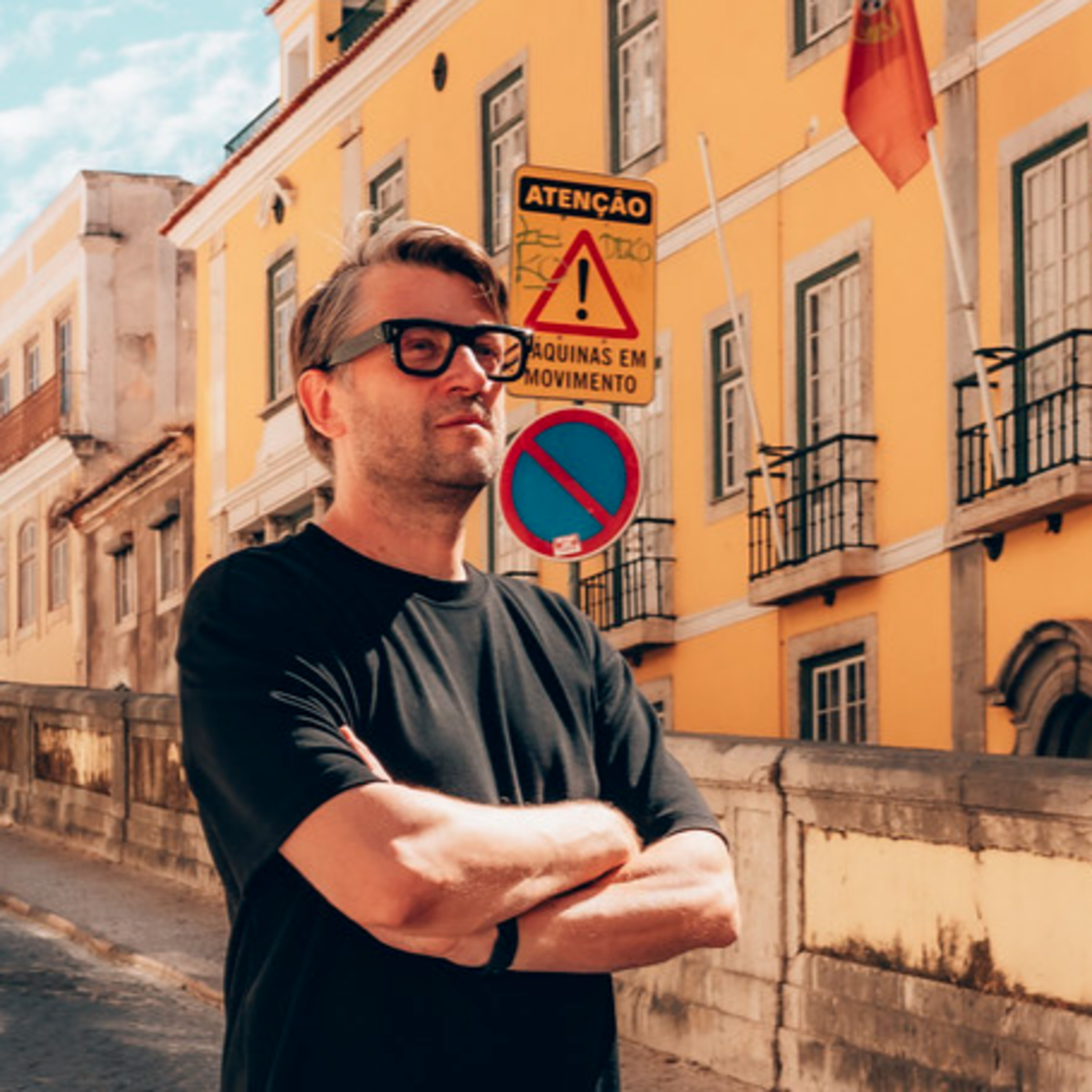  From Moscow to Lisbon: The Artist Who Refused to Give Up episode artwork