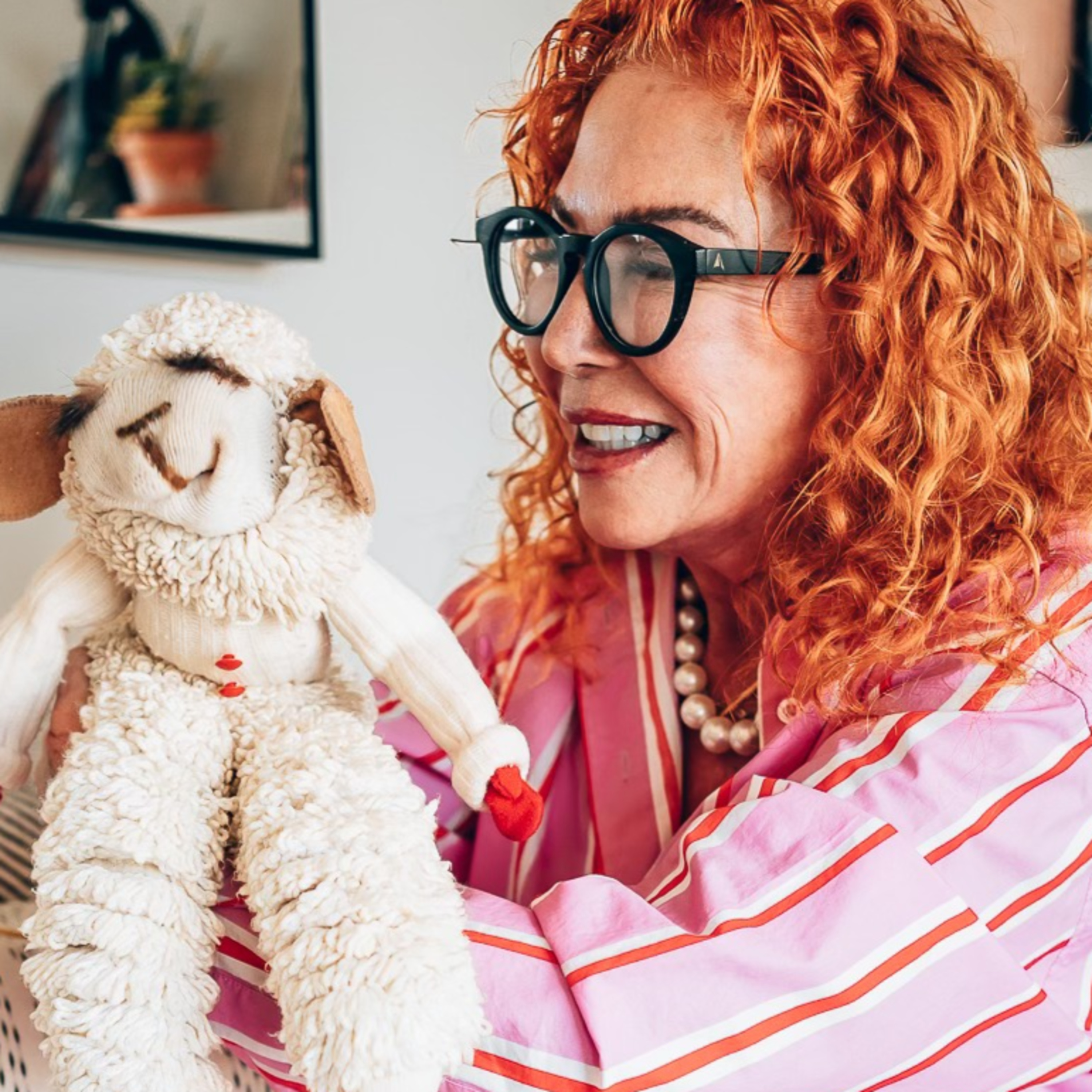 Lamb Chop in Lisbon | Mallory Lewis’ Third Act | People Of Lisbon episode artwork