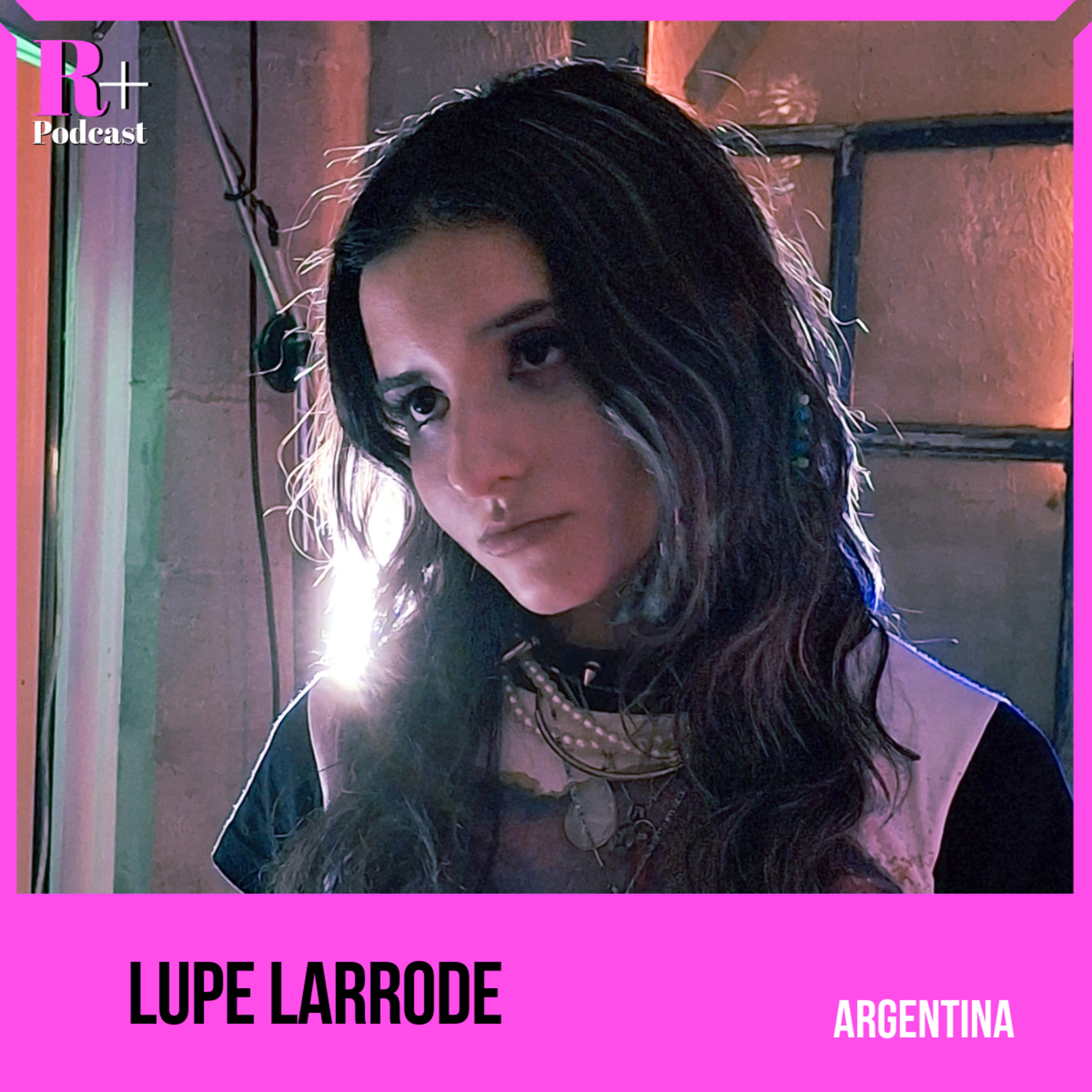 Lupe Larrode: Entre "Fotos" que Congelan la Ansiedad y un EP que Pregunta "¿Qué va a pasar conmigo?"