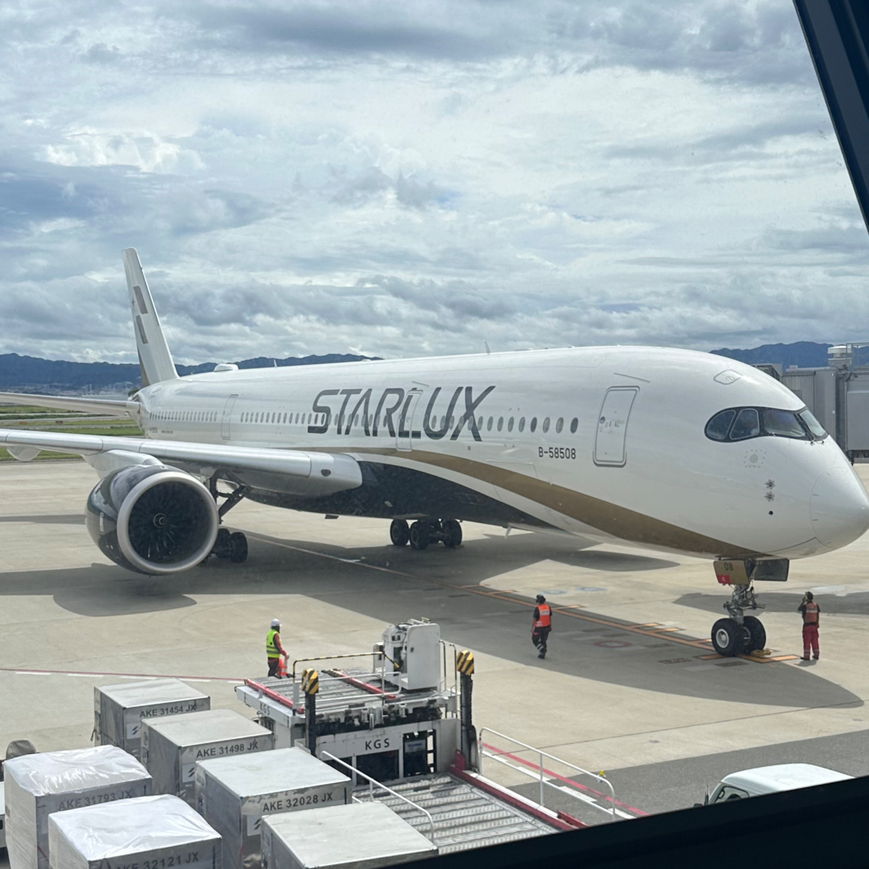 TRIP REVIEW! Flying Starlux in Premium Economy! (Episode 29) episode artwork