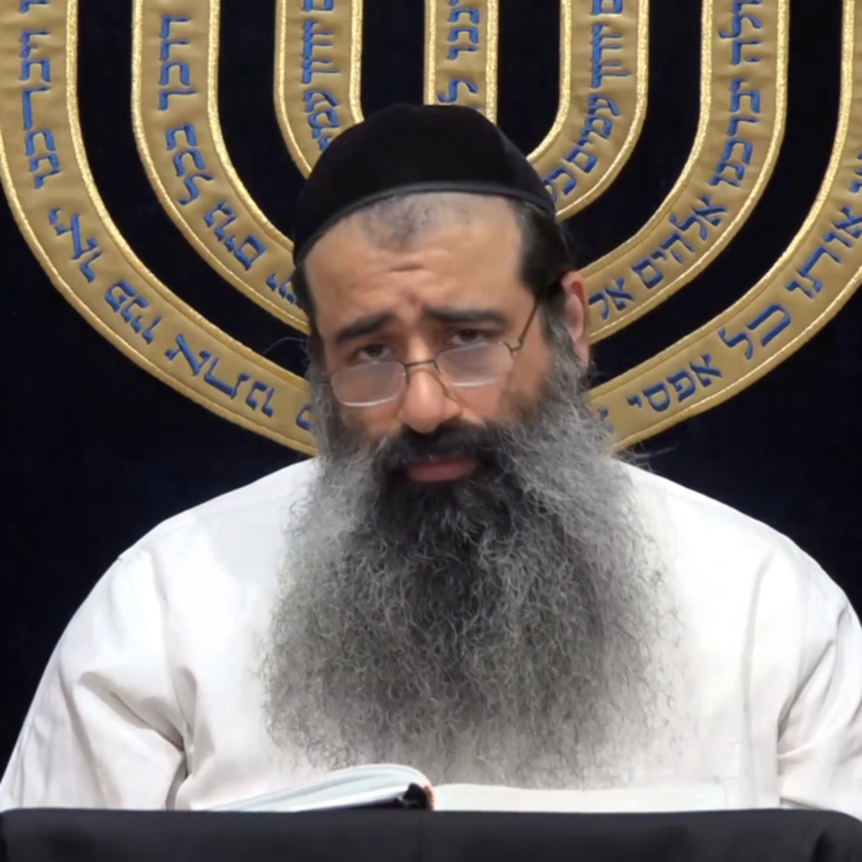 לבושים לשמו יתברך 23