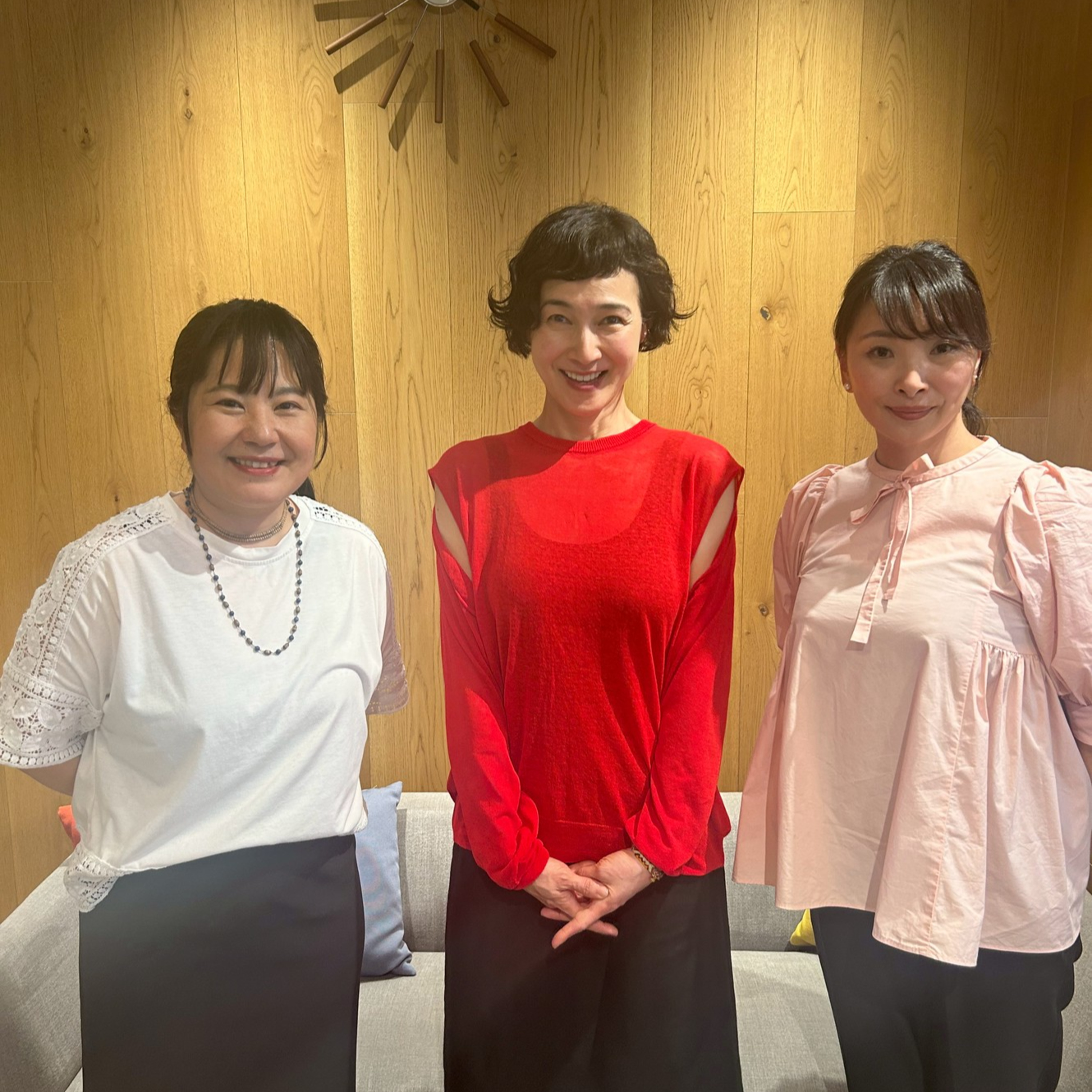 Season 1 #19 - 1 あなたの知らない世界？ 成美が以前より興味津々！！ タイムウェーバーって何？ 謎めいた開発者が物理学と宇宙の真理を学びインドに渡り僧侶に？ episode artwork
