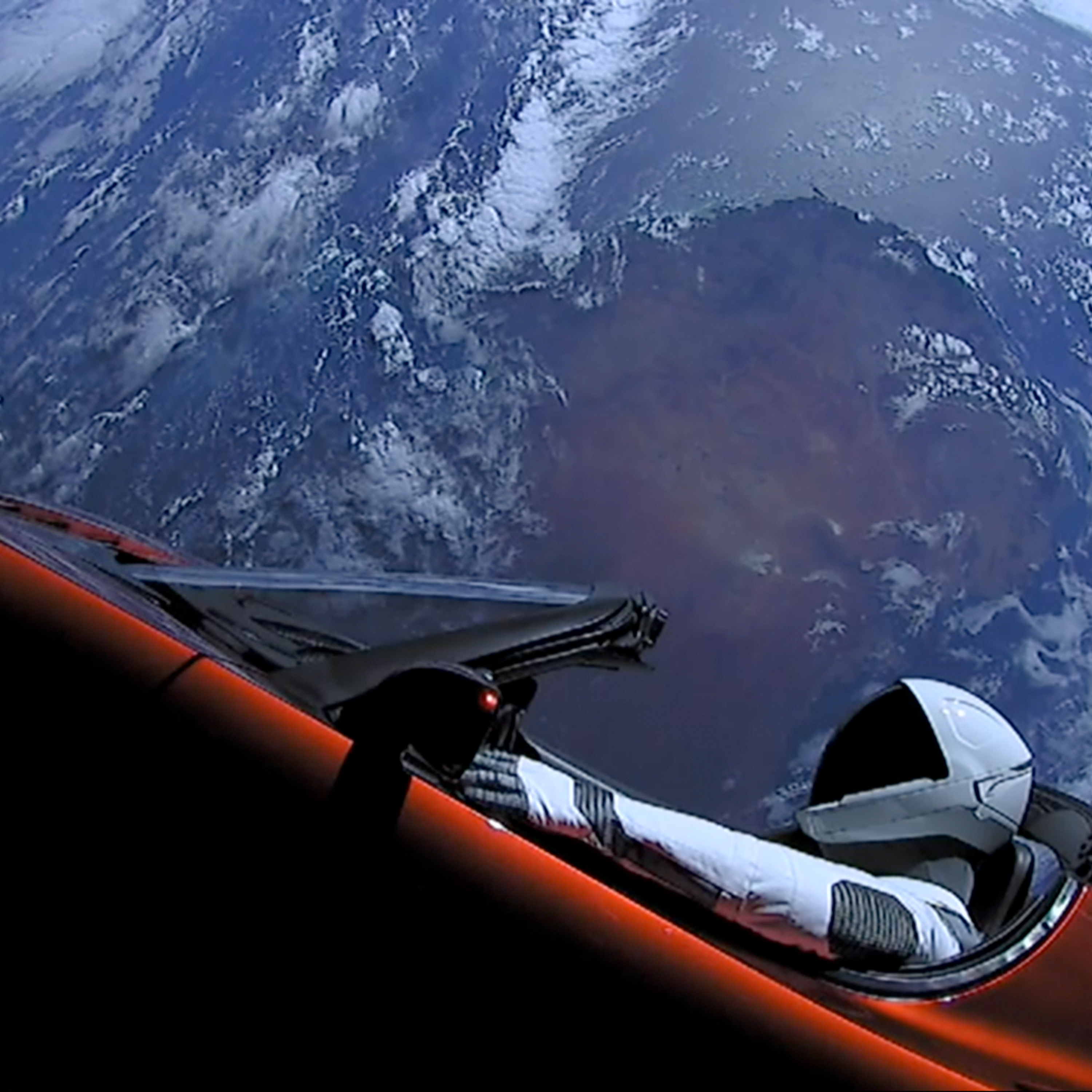 Země vs. Falcon Heavy: Kdo je rychlejší?