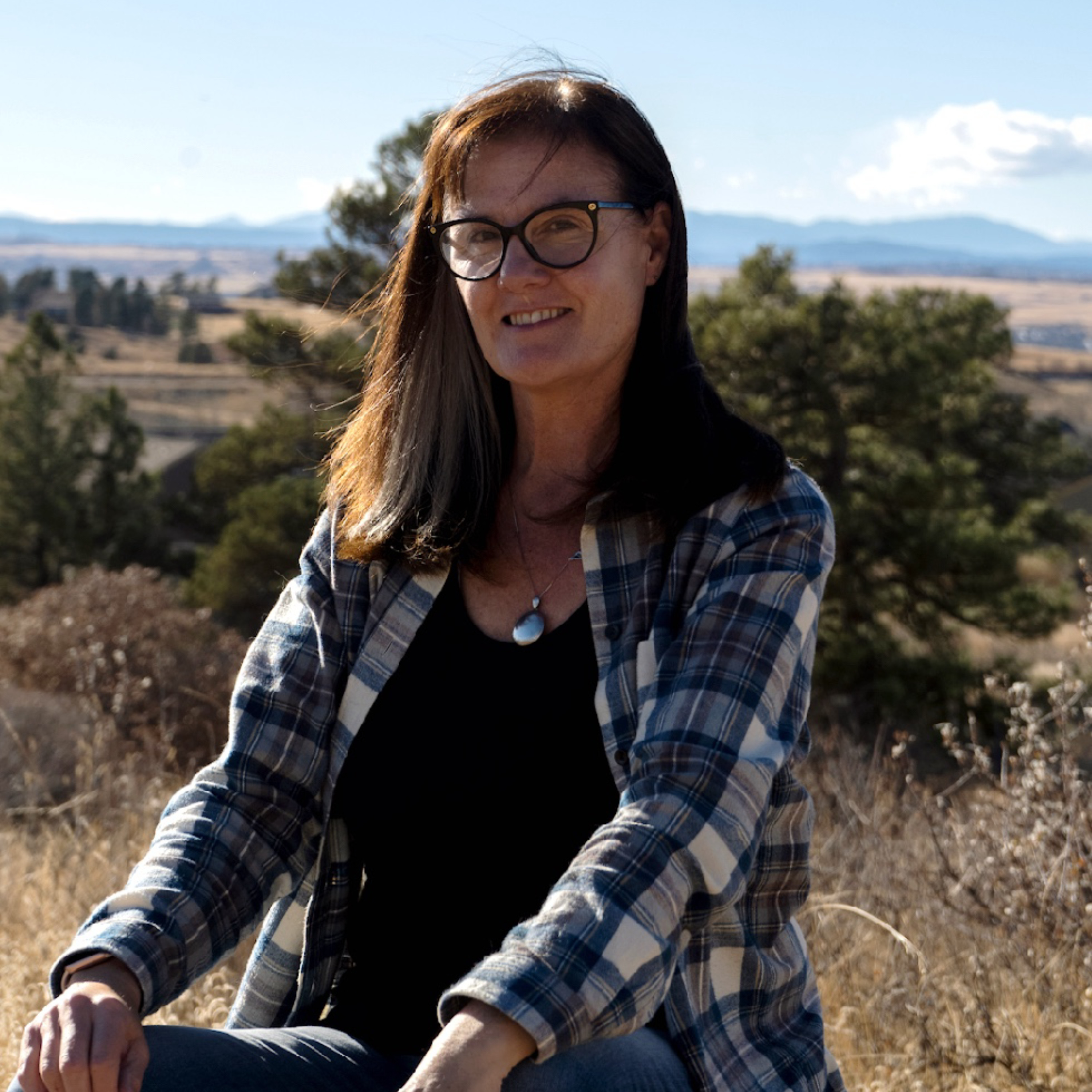 Red Flags and Road Trips: Elizabeth Devecchi’s View Through a Twisted Lens episode artwork