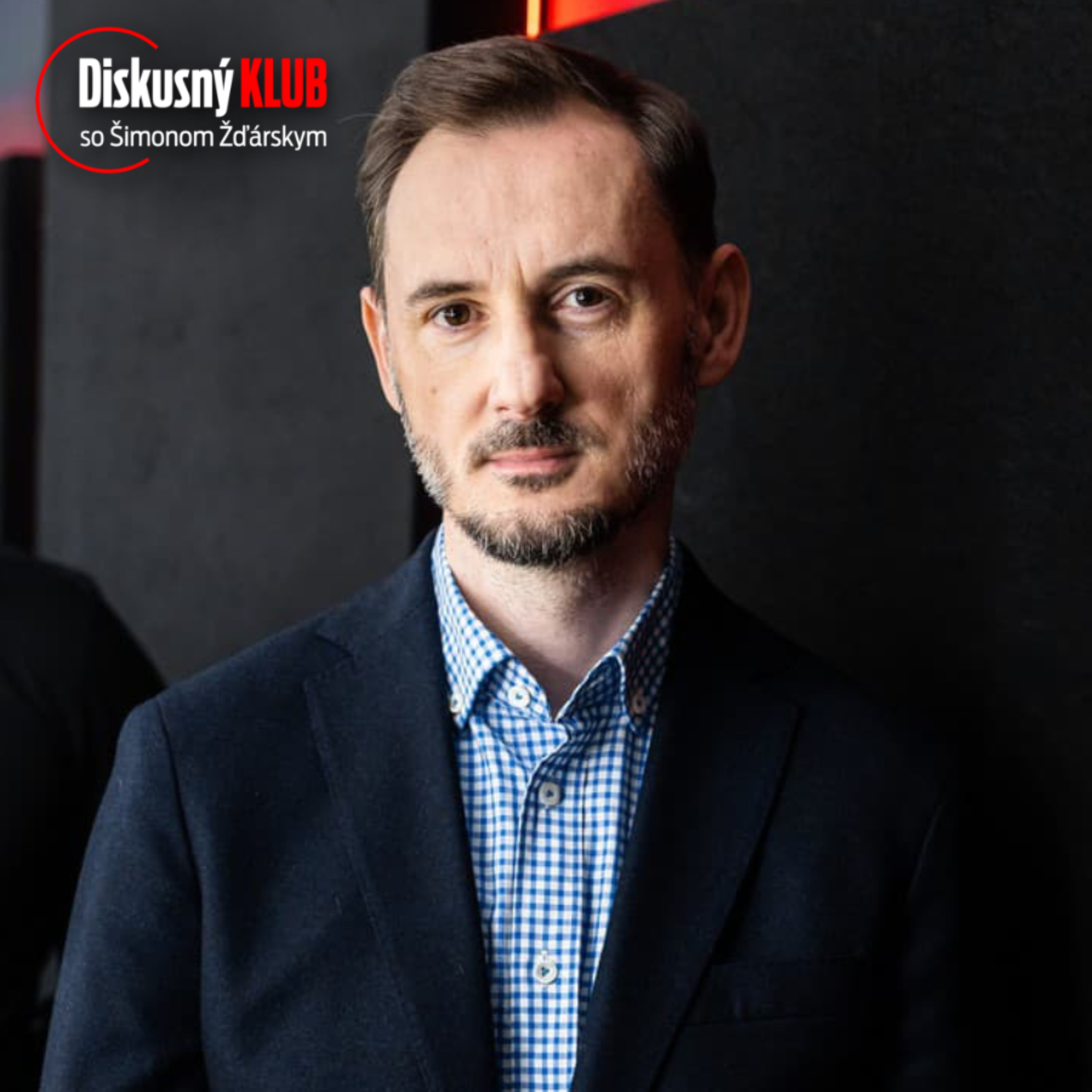 Politológ Láštic: Fico fatálne zlyhal, už len komentuje z lietadla!