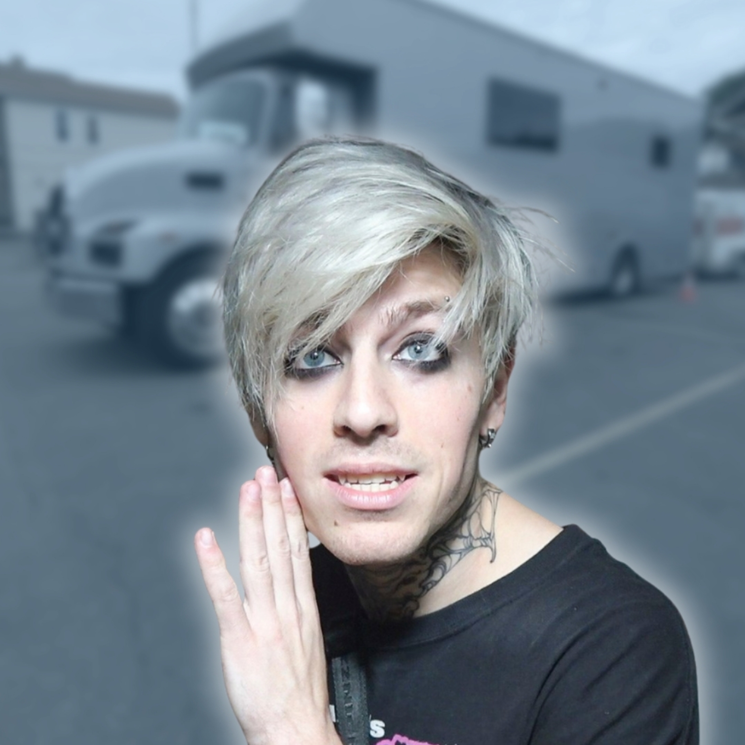 TX2 - BUS INVADERS Ep. 2231 episode artwork