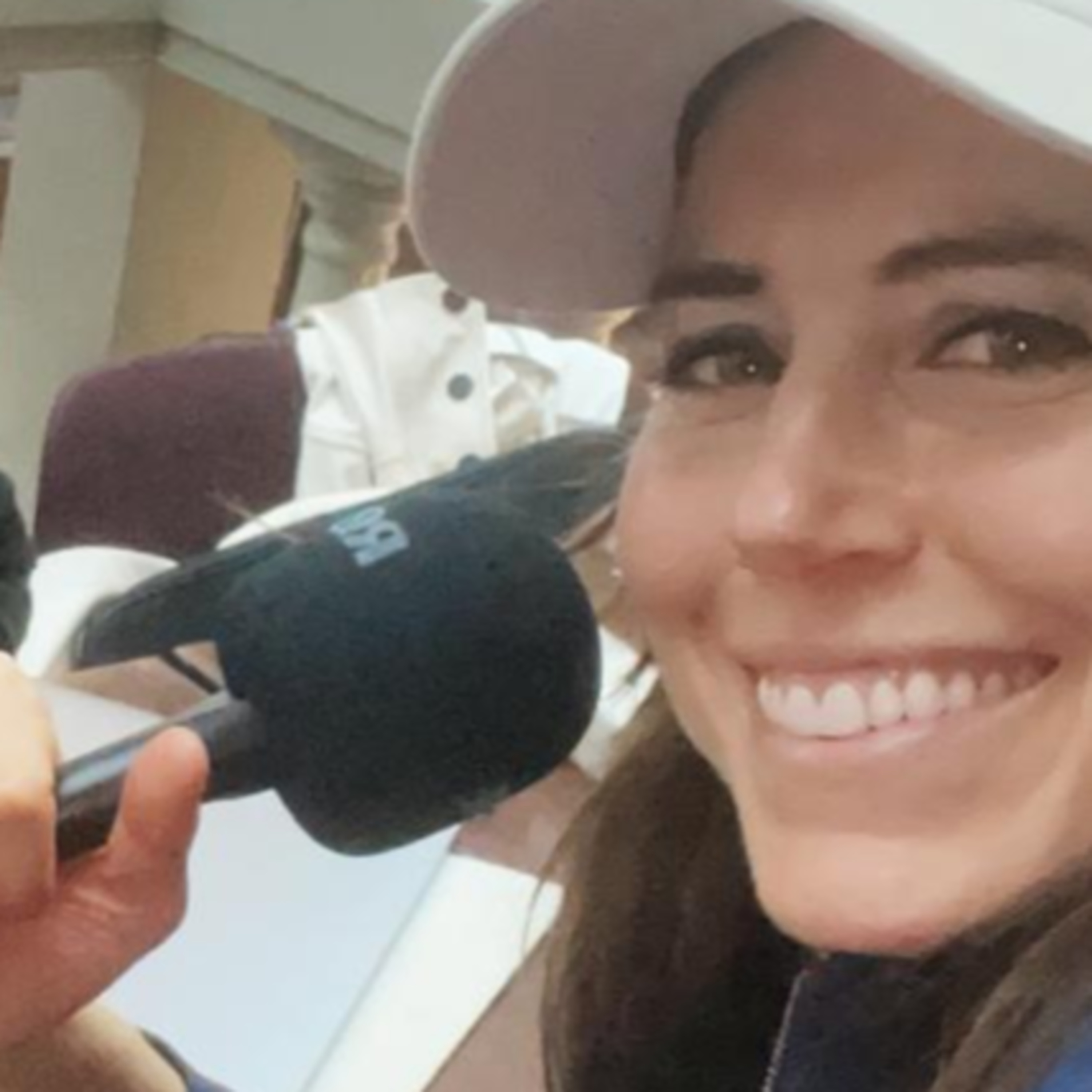 MC What she sees - gesprek met Iris Hond episode artwork