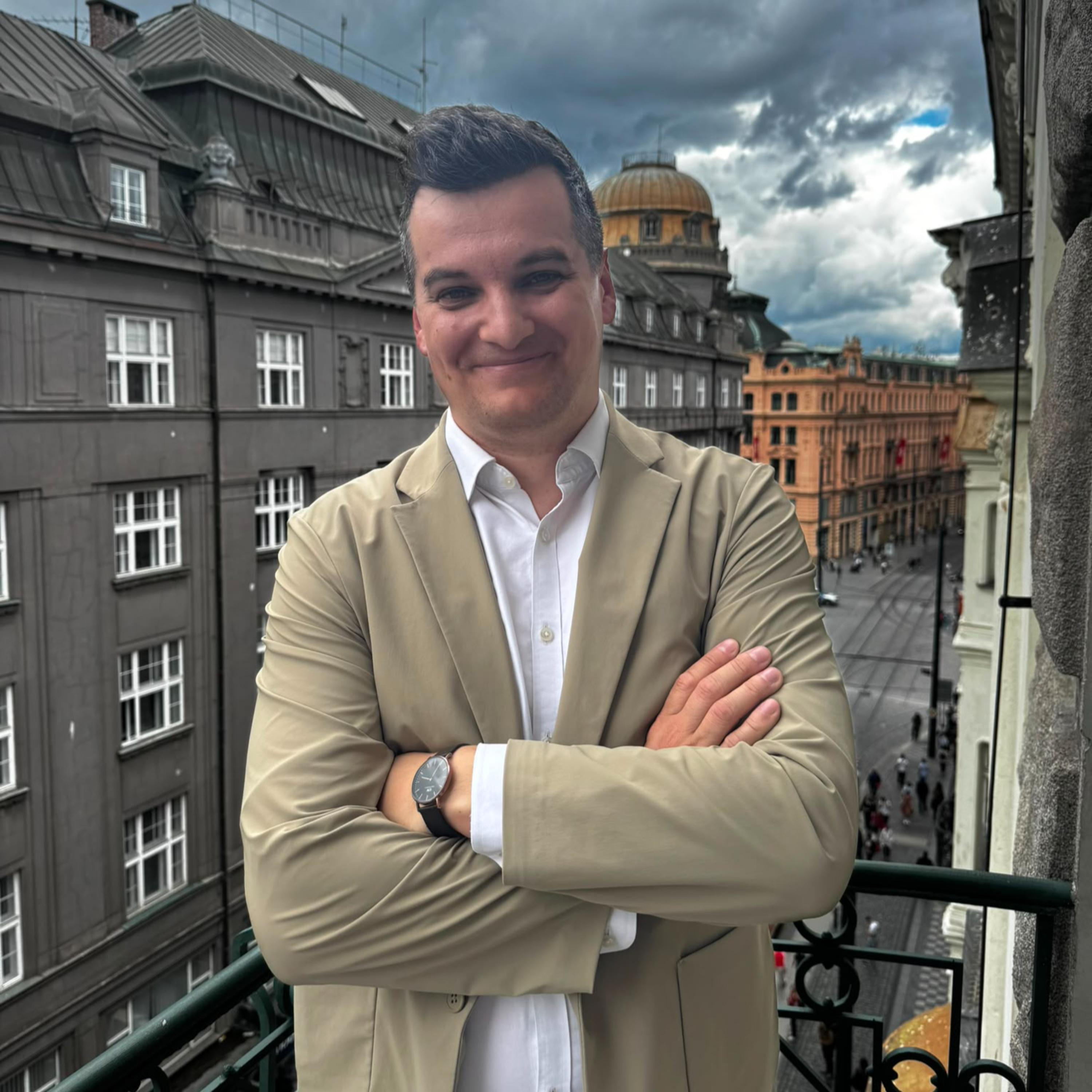 Pokud Babiš poletí do Číny a bude se tam klanět, doma proti sobě bude mít plná náměstí episode artwork