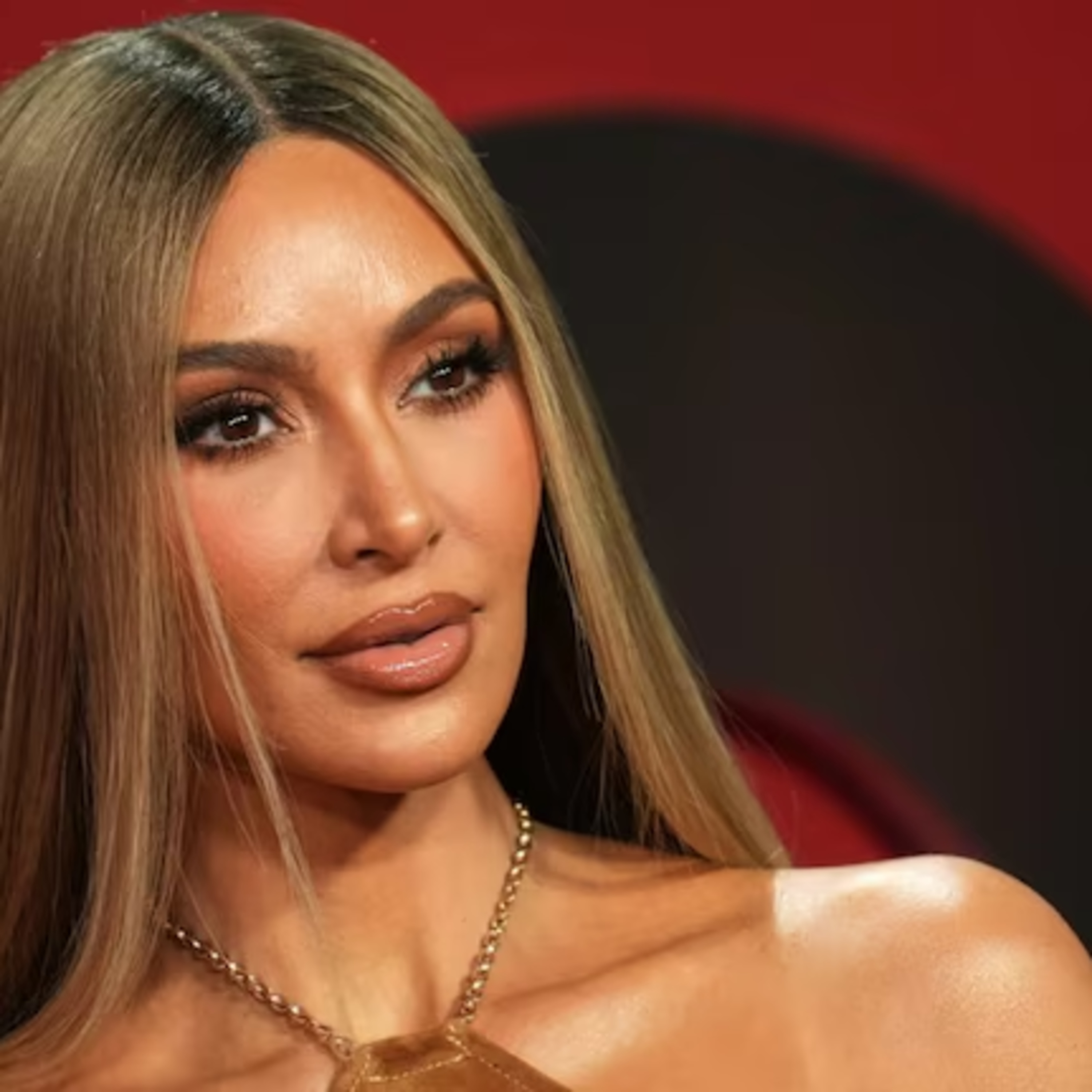 El robot de Kim Kardashian, Adele comprometida y el ambicioso biopic de Madonna episode artwork
