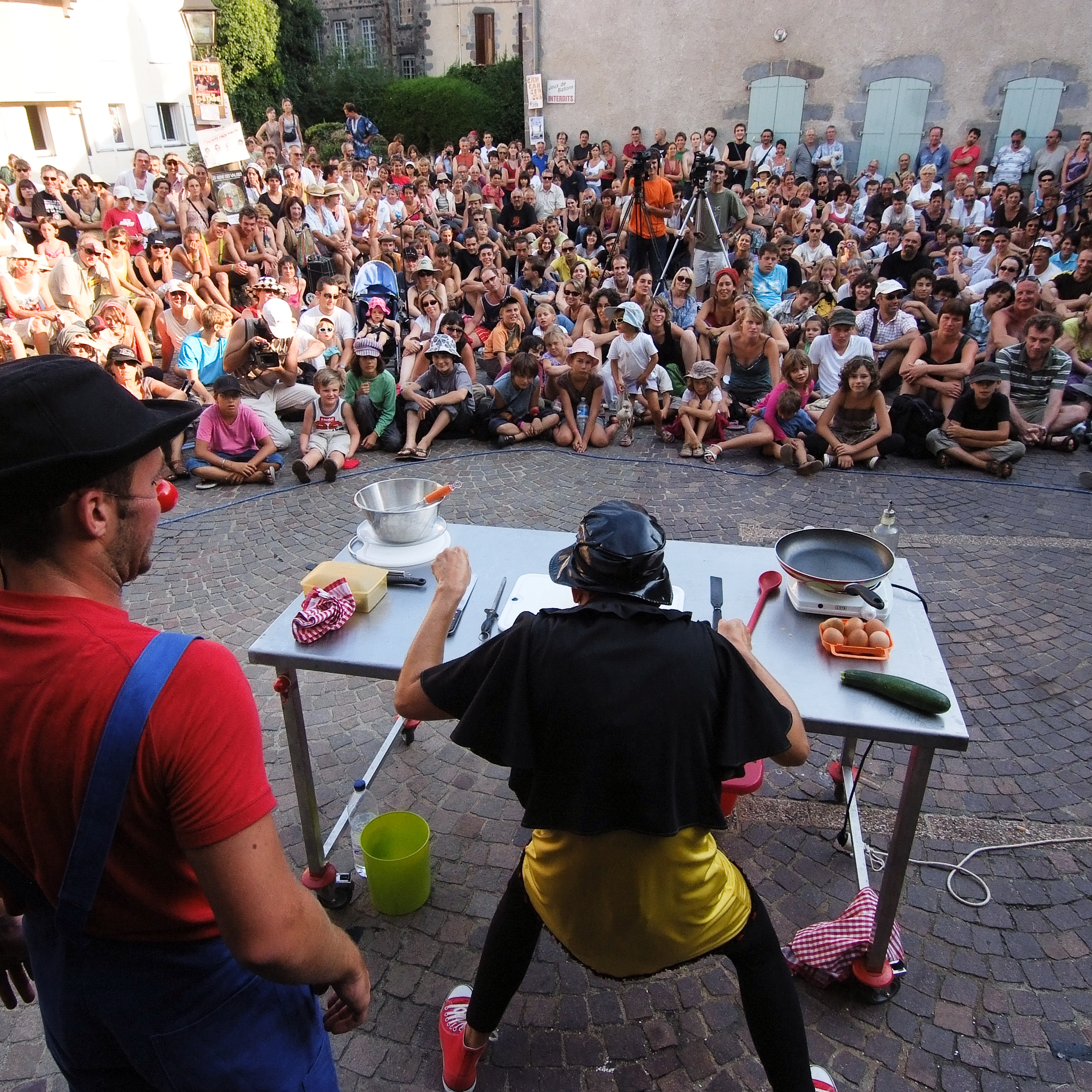 Brouhaha clownesque, public et sortie de scène episode artwork