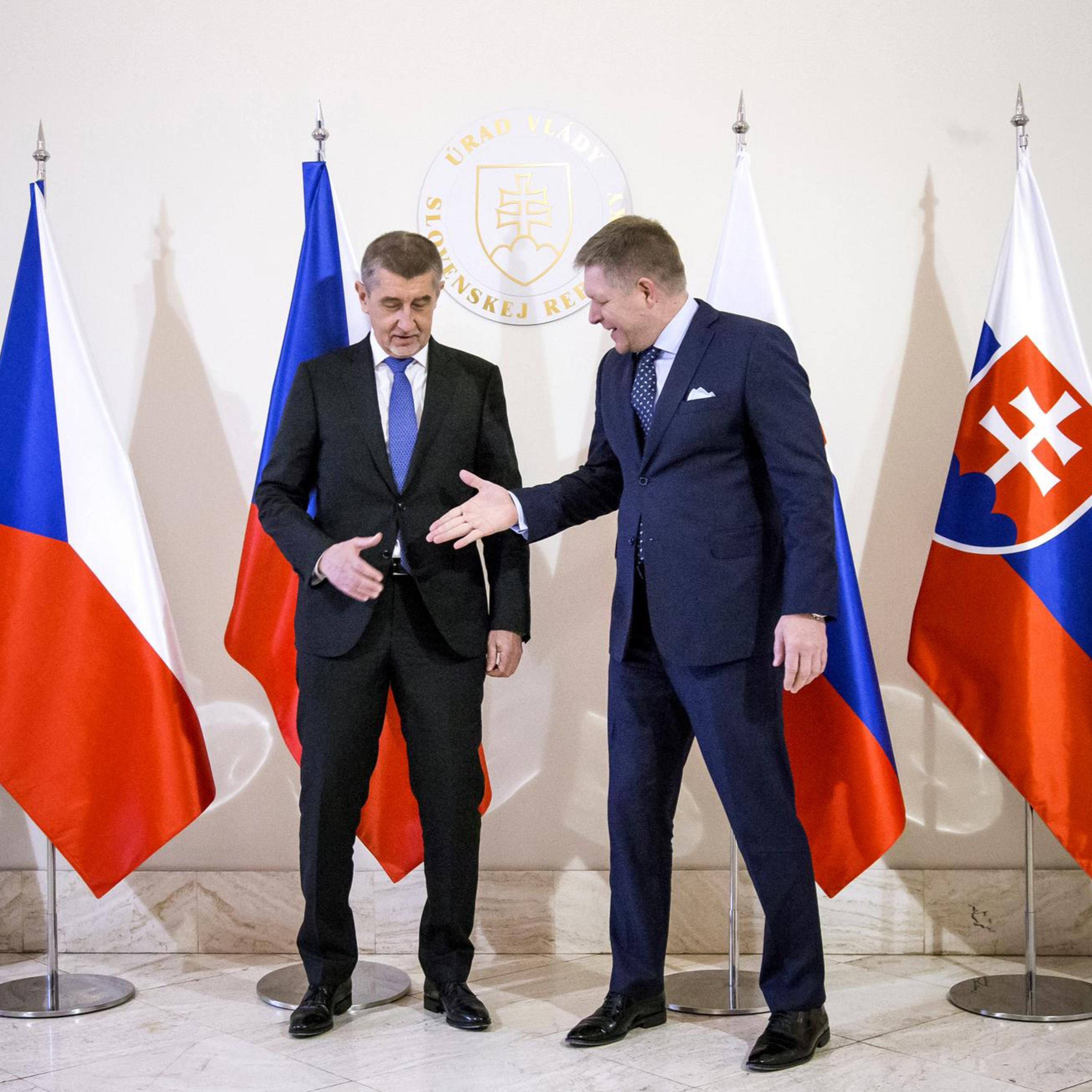 Slovensko vychází Babišovi až skandálně vstříc. Jeho vztah s Ficem je hlavně obchodní