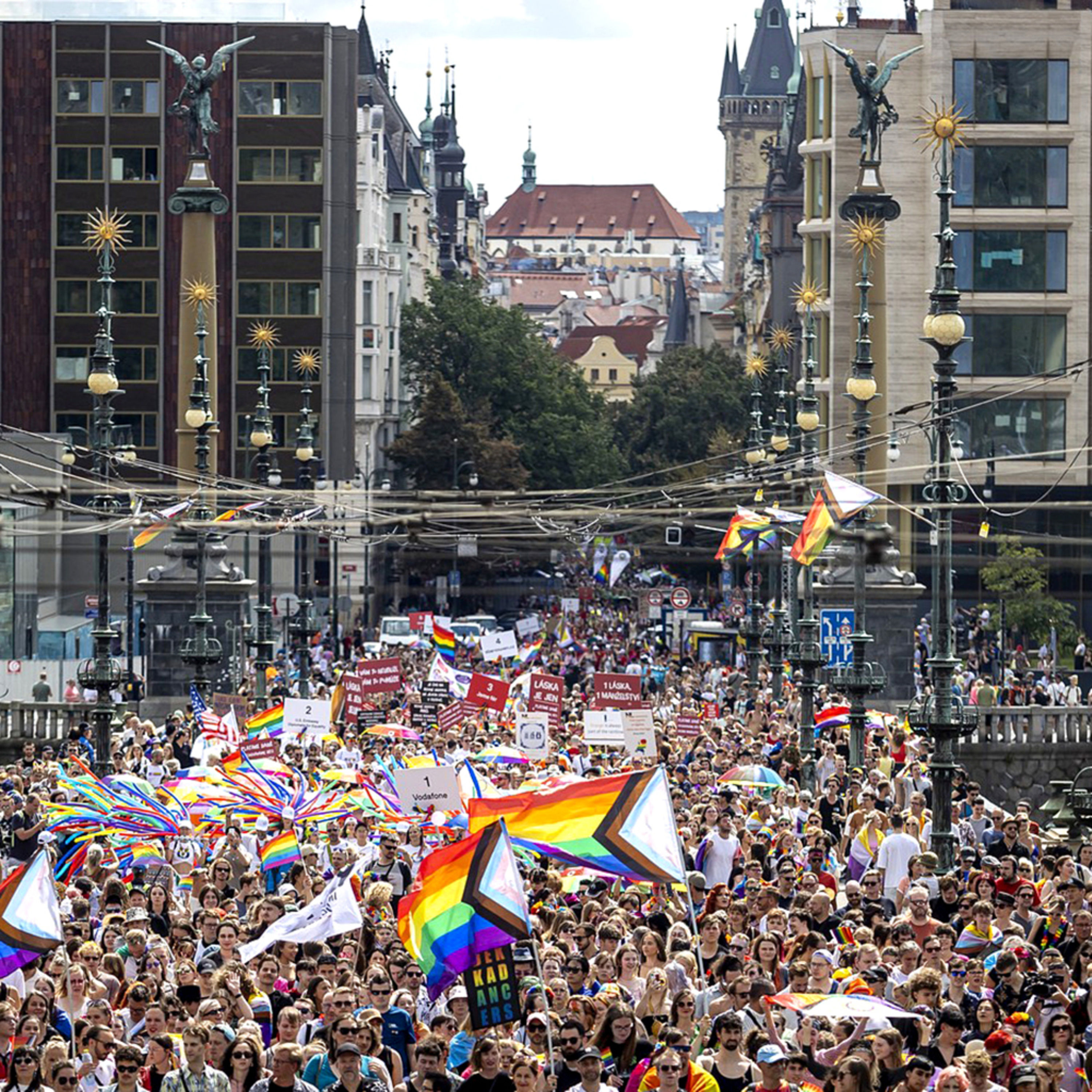 Ve volbách se rozhodne také o rétorice vůči queer lidem. S SPD či Stačilo! ve vládě by byla mnohem agresivnější episode artwork