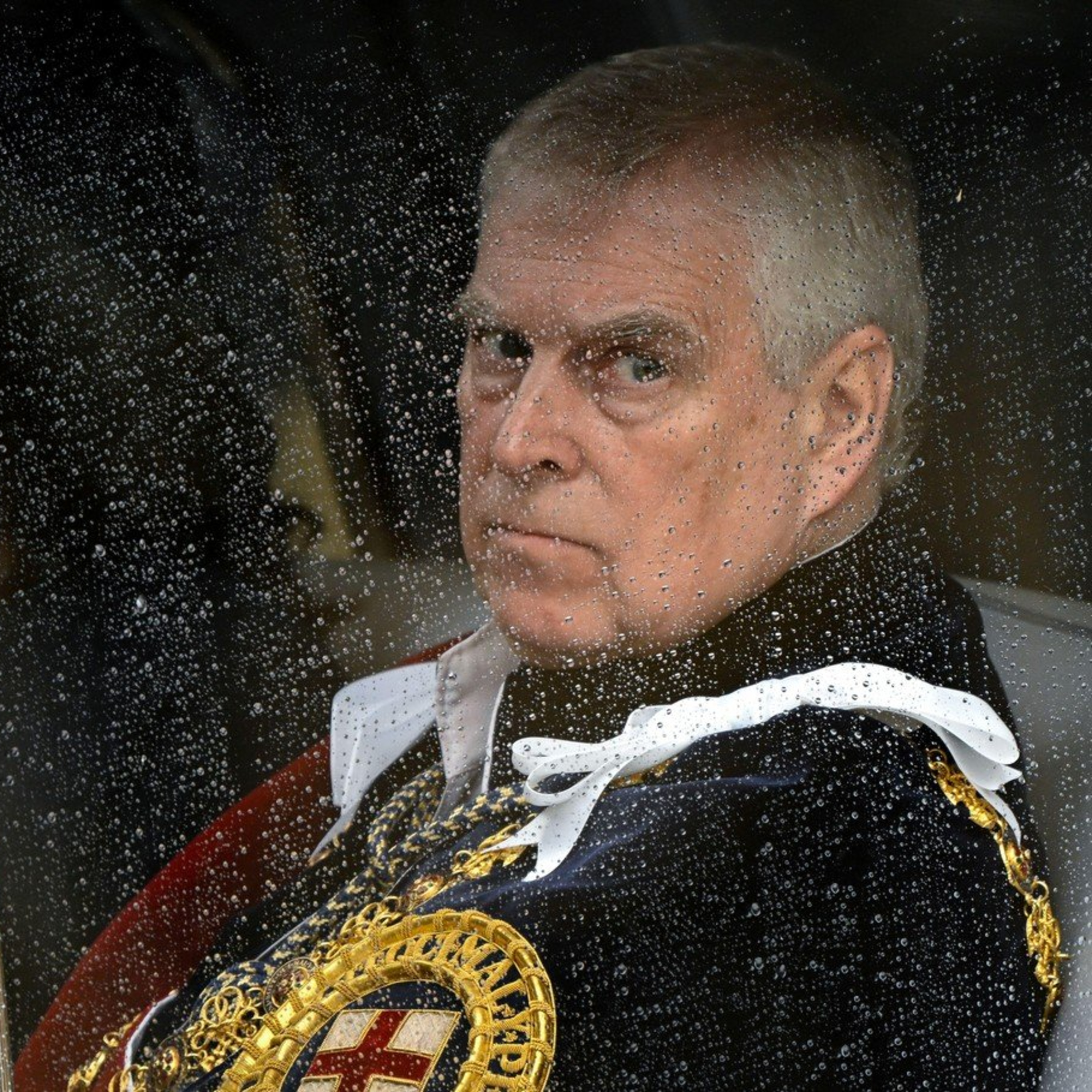Británií otřásly paměti jedné z obětí Epsteinovy kauzy. Dožene zapojení prince Andrewa královskou rodinu? episode artwork