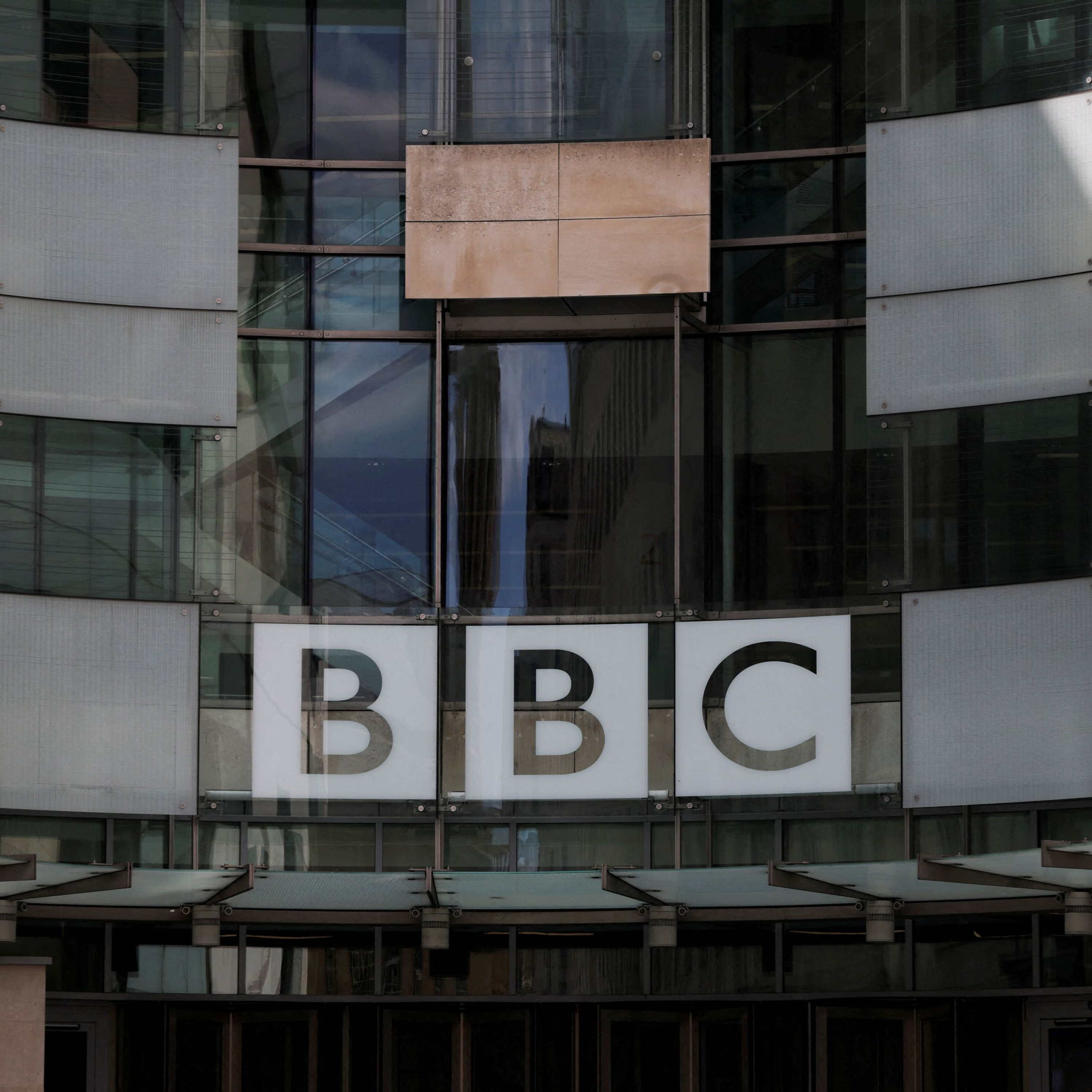 BBC selhala hlavně tím, že o chybě mlčela. Jak to může ovlivnit debatu o veřejnoprávních médiích v Česku? episode artwork