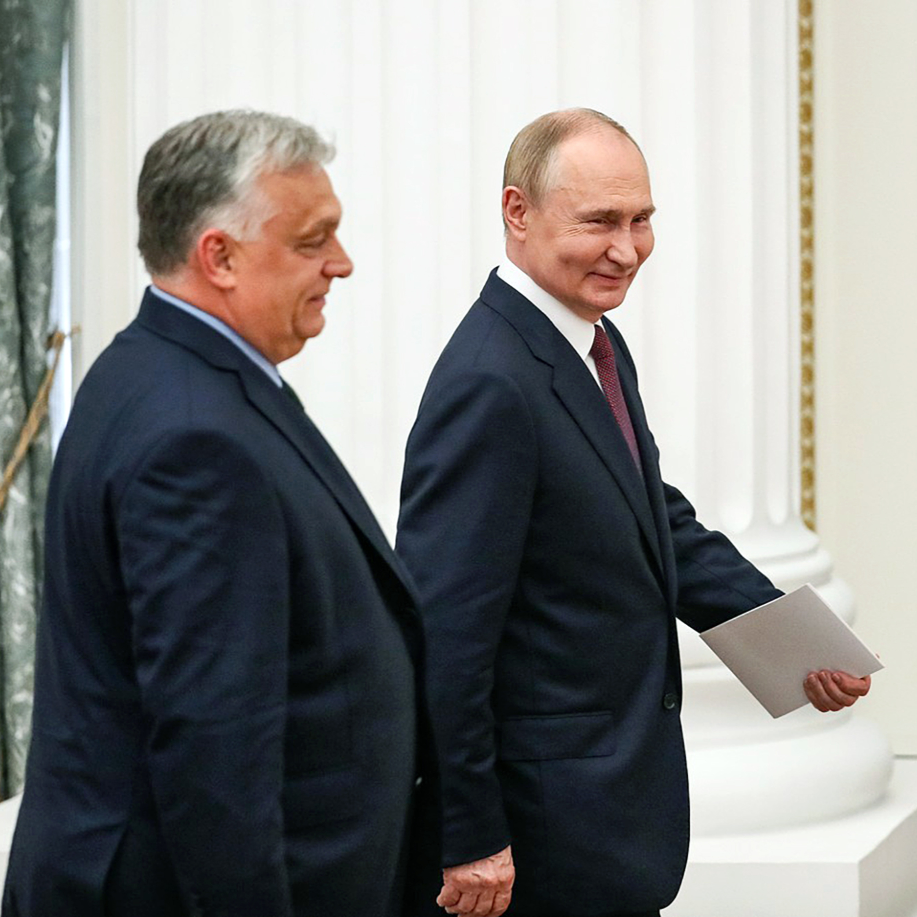 Orbán si cestou za Putinem dělá kampaň, ale nahrává tím maďarské opozici episode artwork