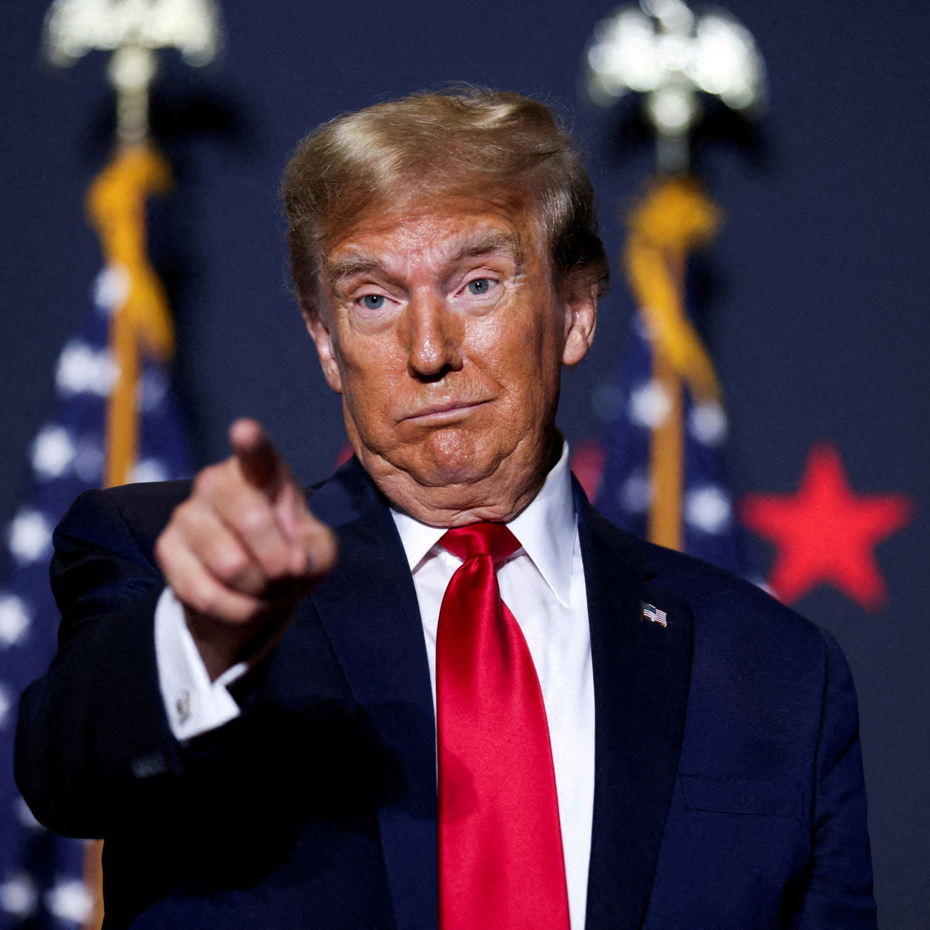 „Mlč, mlč, prasátko." Nejmocnější muž světa Donald Trump se pouští do kritických žen episode artwork