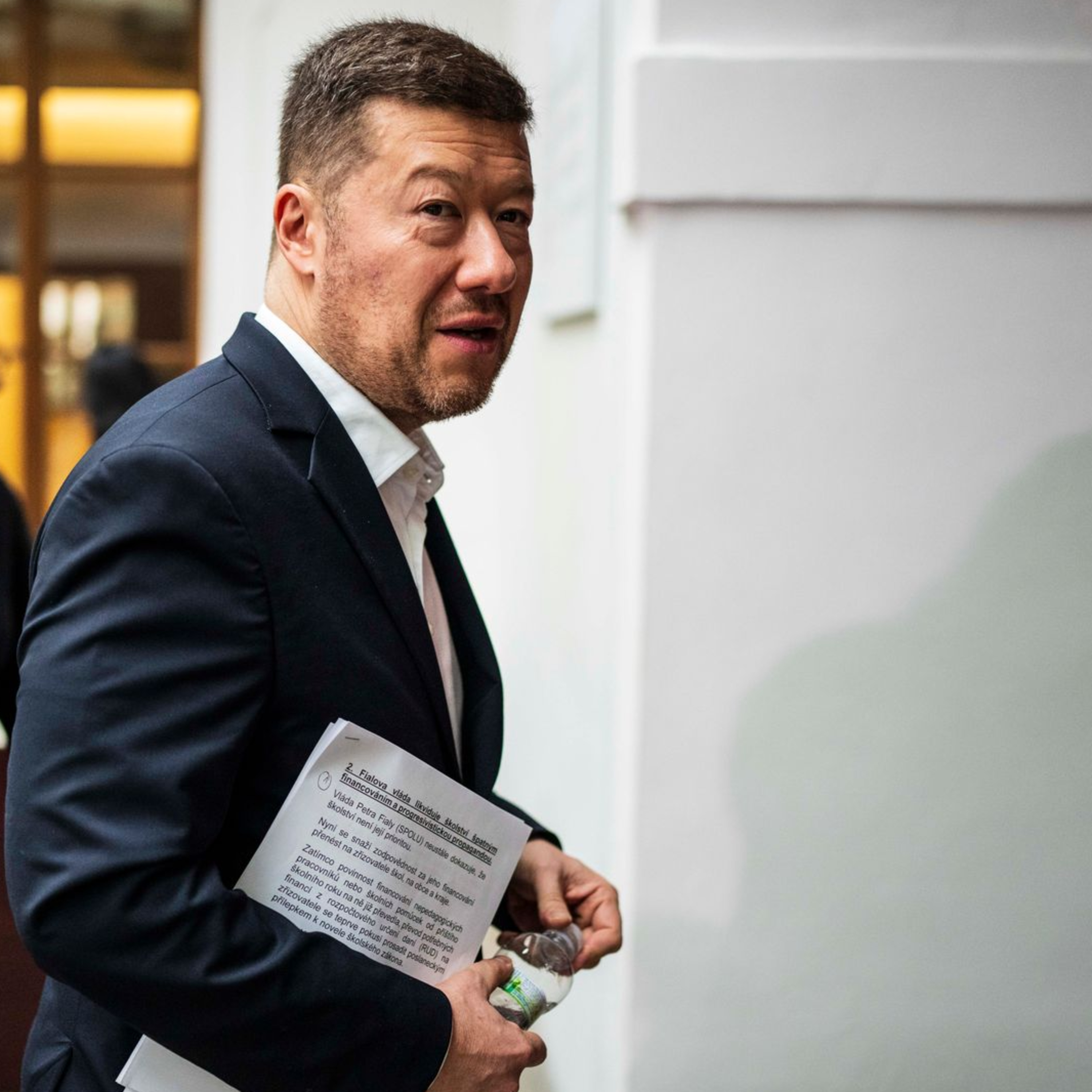 Okamura se pasuje do role Jana Husa, Babiš porušuje etický kodex hnutí ANO