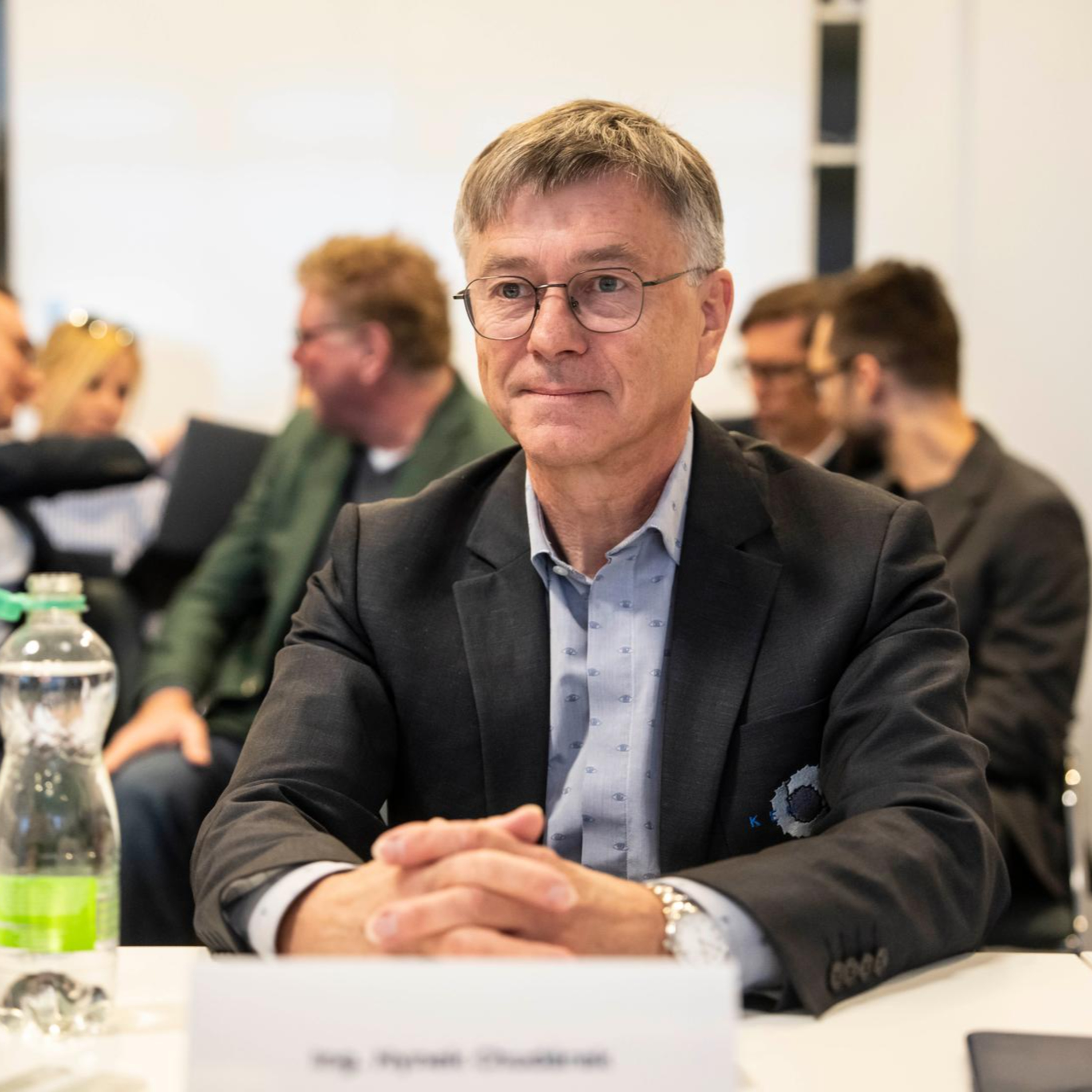 Ředitel ČT jde za Klempířem. Ve volbě radních mezatím paktují zástupci vlády a opozice