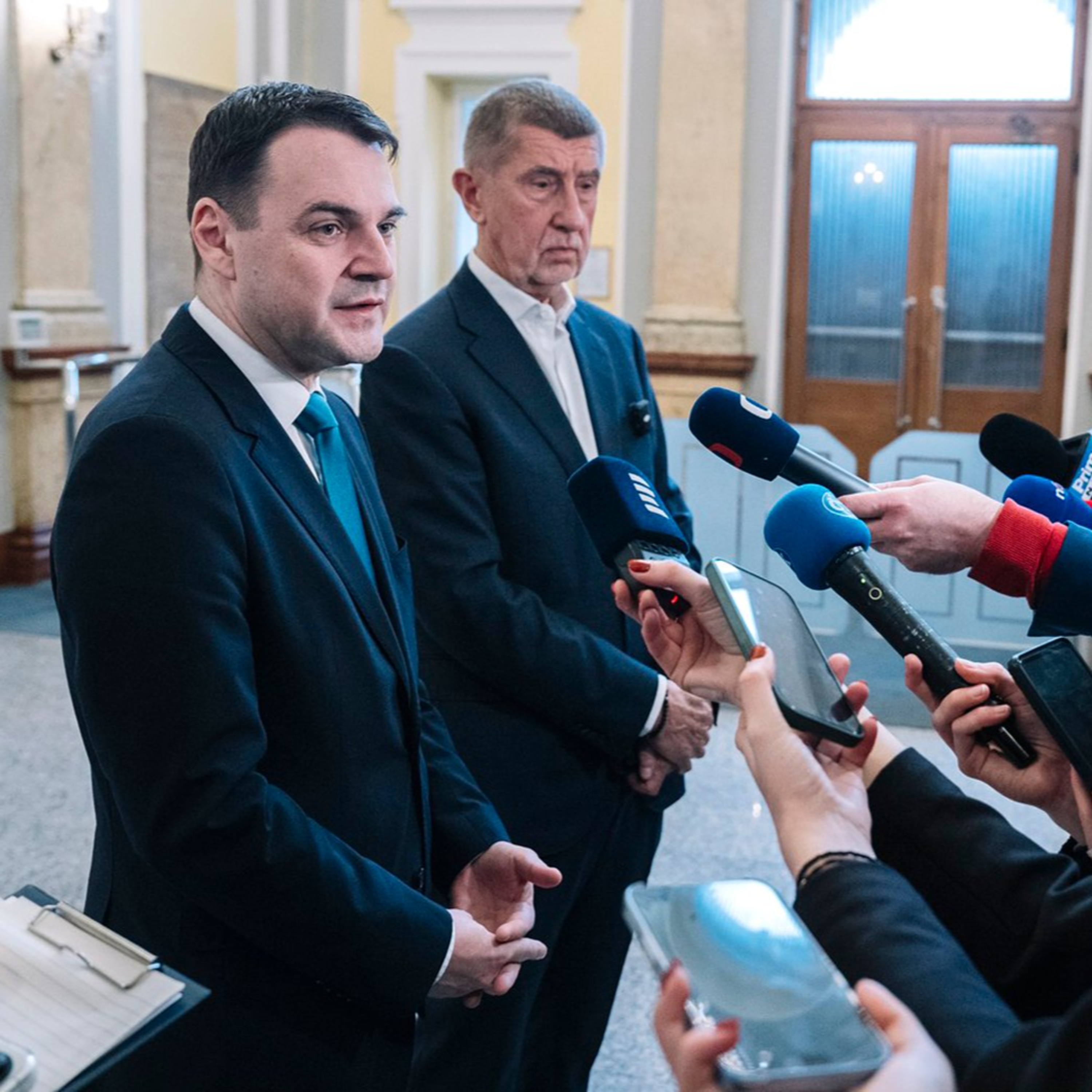 Babiš chce do Číny. Aby si ji naklonil, komplikuje Vystrčilovi cestu na Tchaj-wan episode artwork