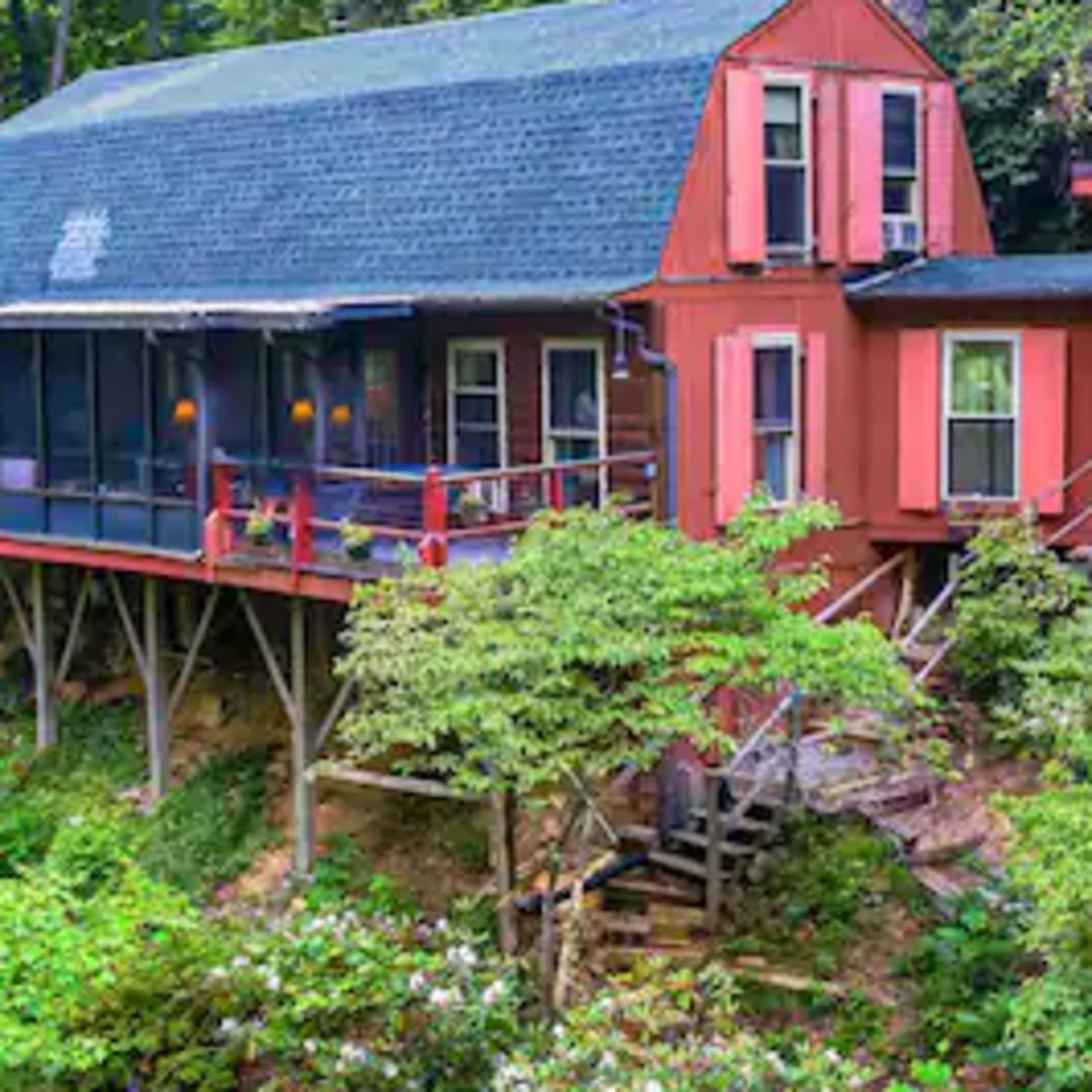 Exploring Spivey Falls Cabin: The Hidden Gem of East Tennessee episode artwork