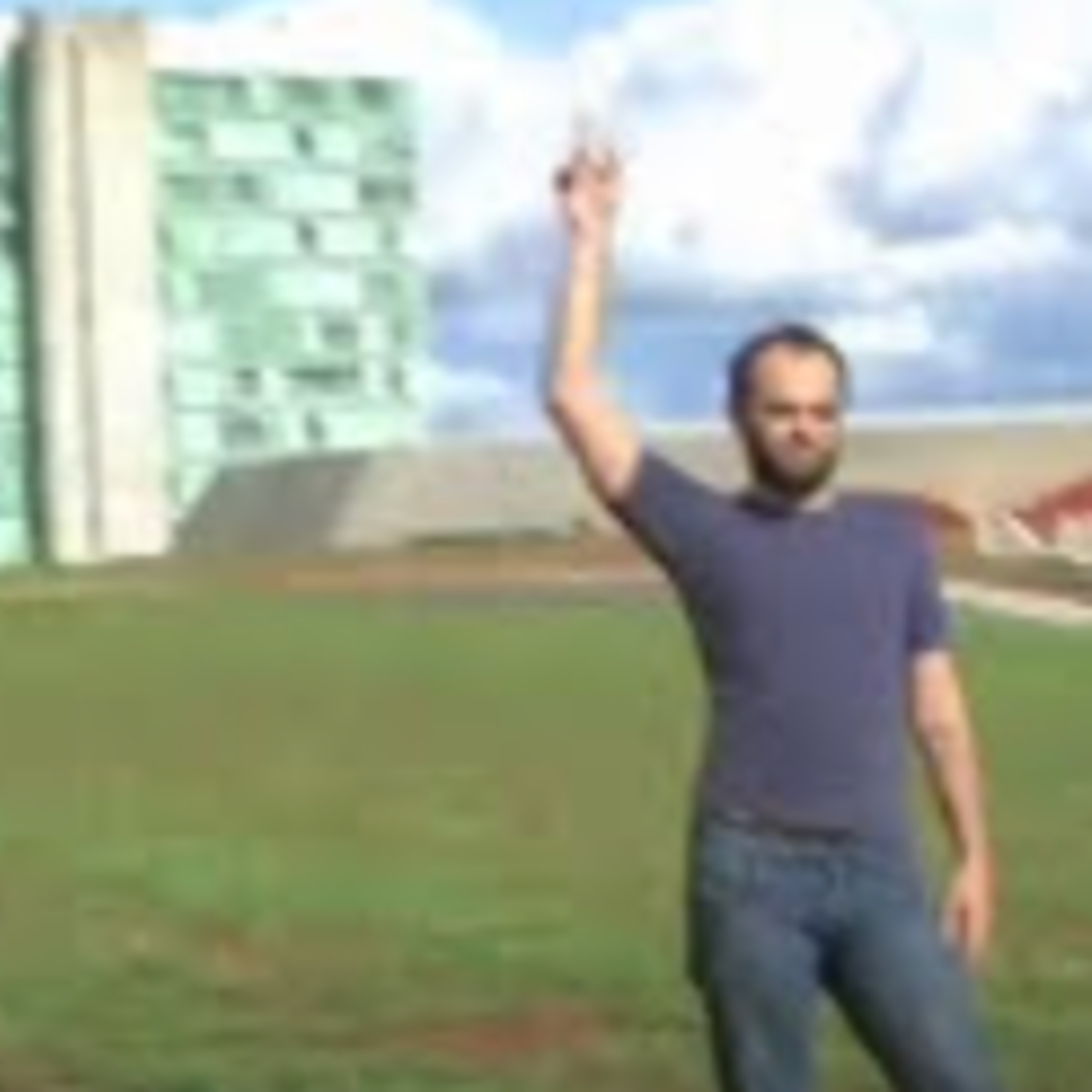 PodFalso nº 18 - em Brasília e gravando o Quase episode artwork
