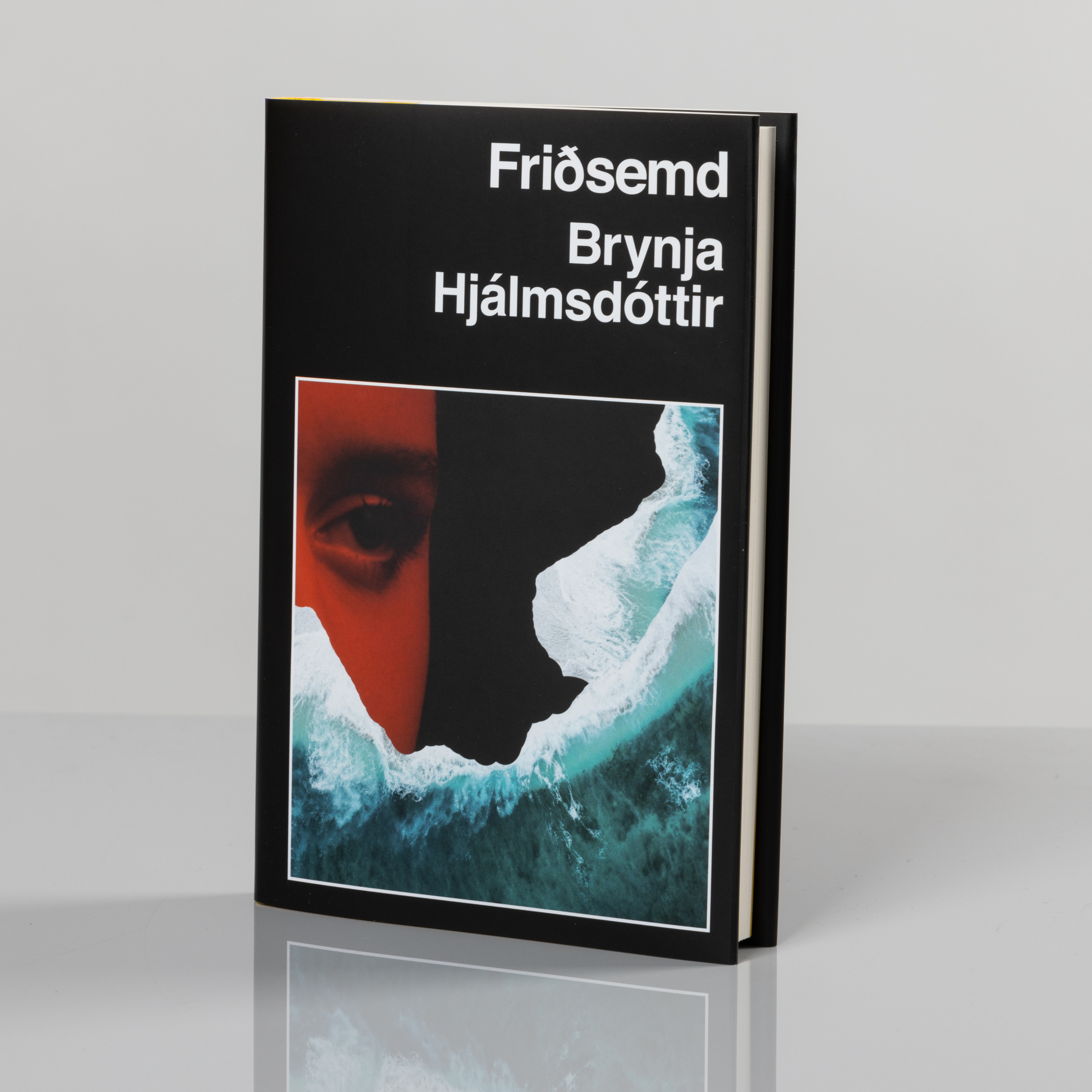 Brynja Hjálmsdóttir spjallar um Friðsemd