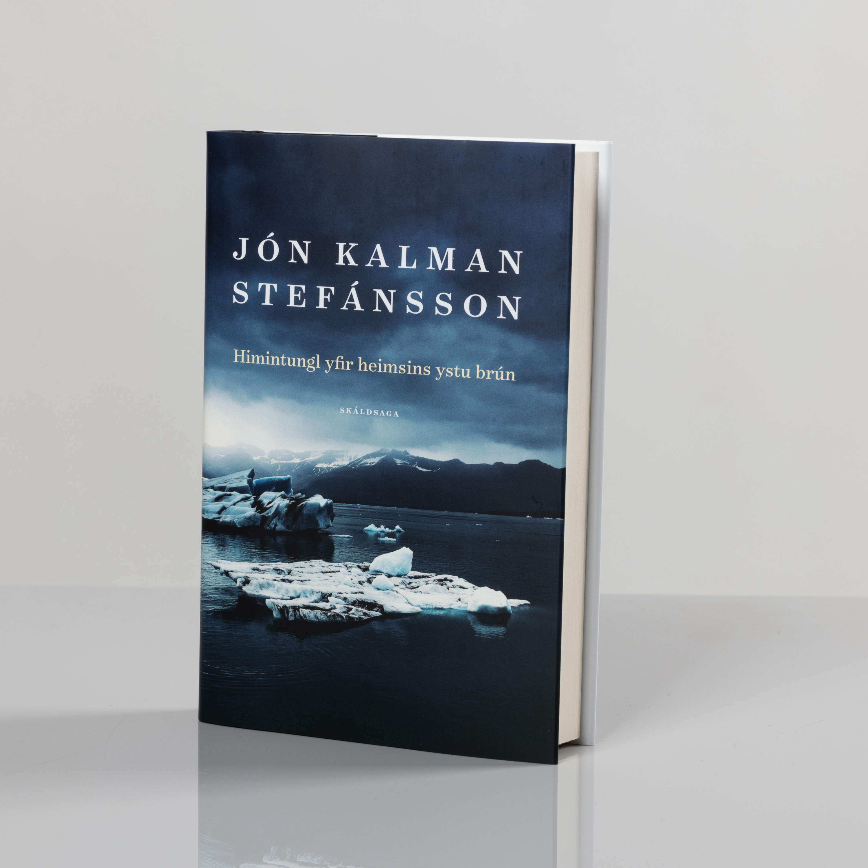 Jón Kalman Stefánsson les úr Himintungl yfir heimsins ystu brún