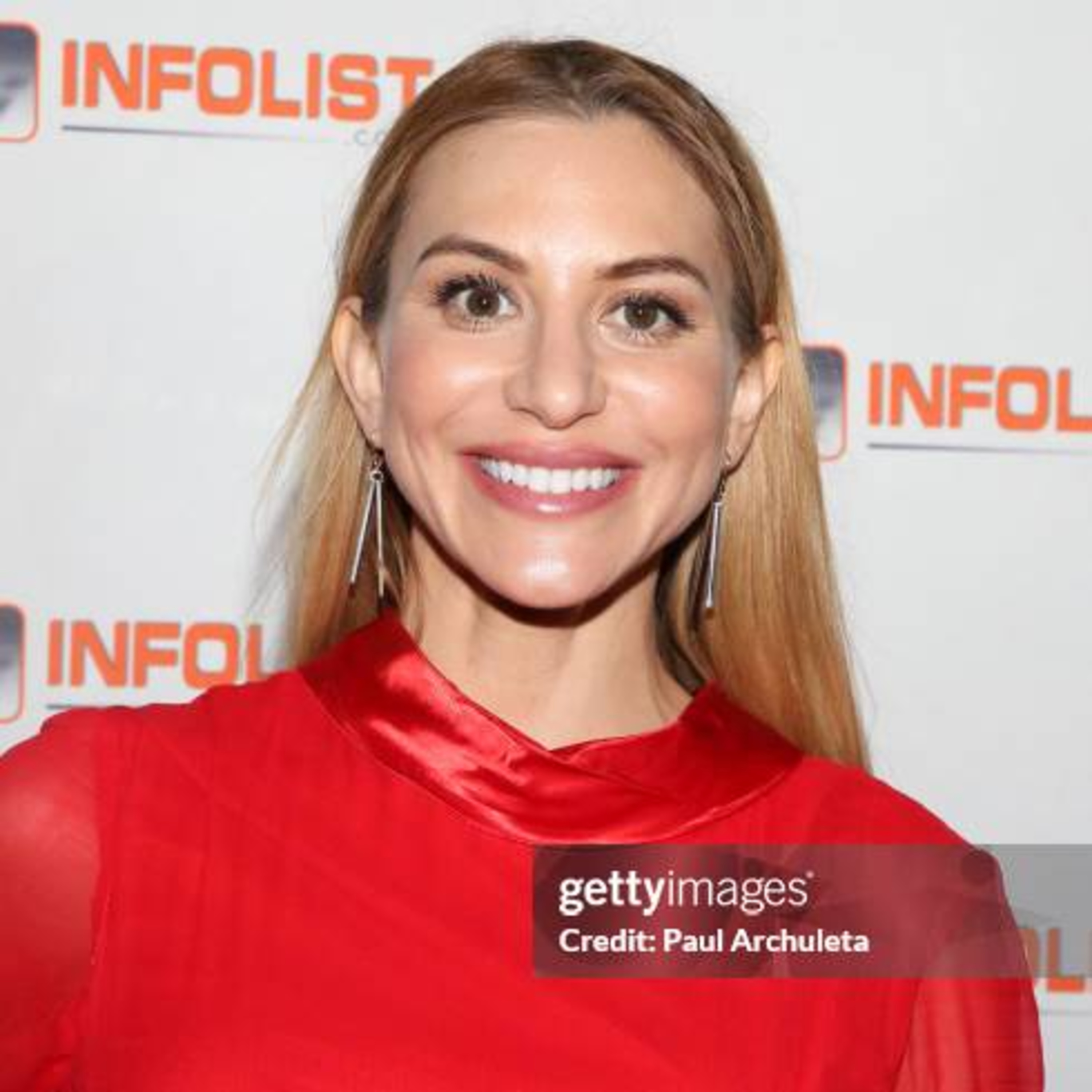 Red Carpet Round Table