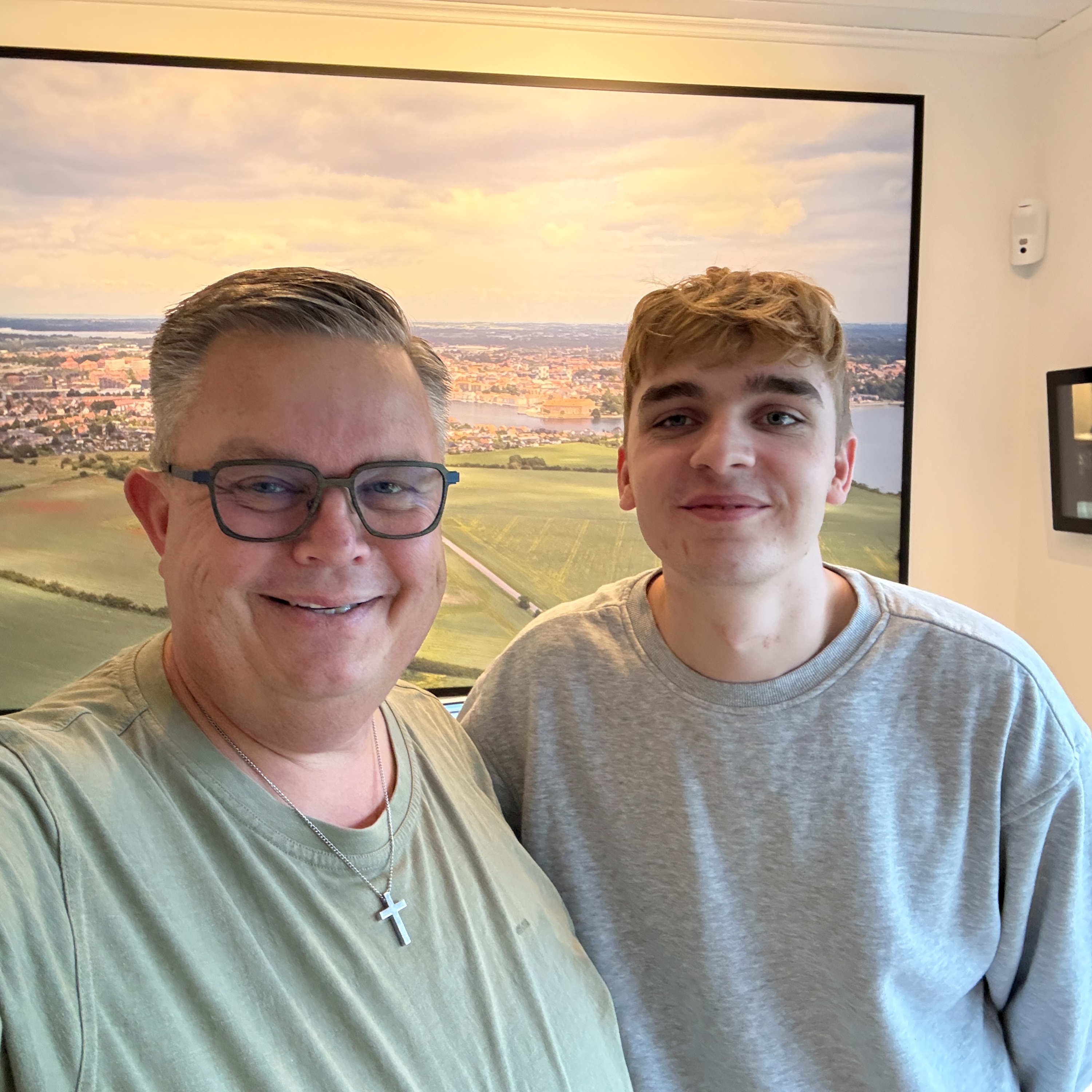 Fra X-factor til skuespil - Lokale Cristian har succes episode artwork