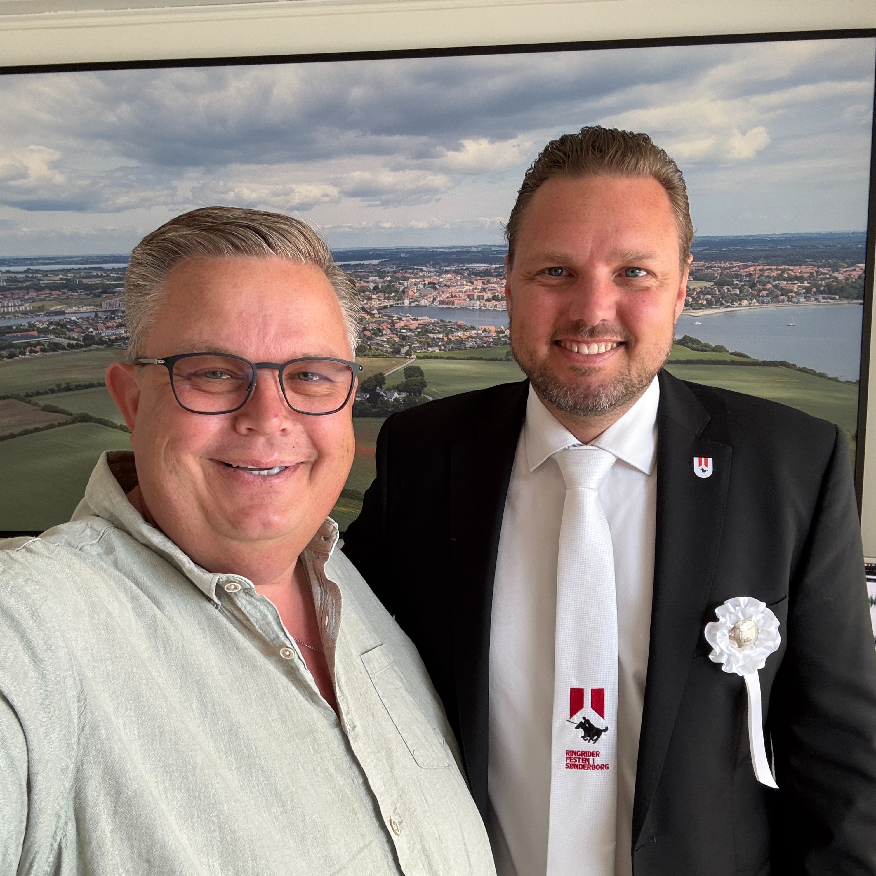 Bag ringridningen ligger et stort arbejde episode artwork