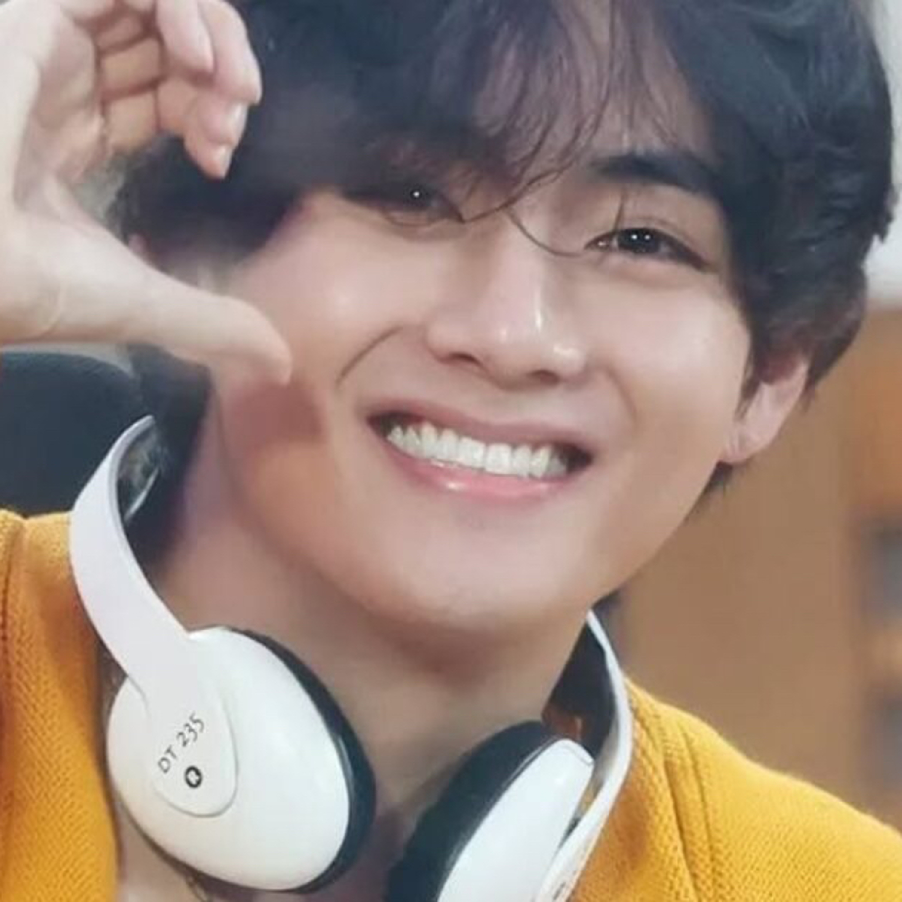 Part 1: The ARMY Who Somehow Managed To Break Through BTS V’s Friendzoning