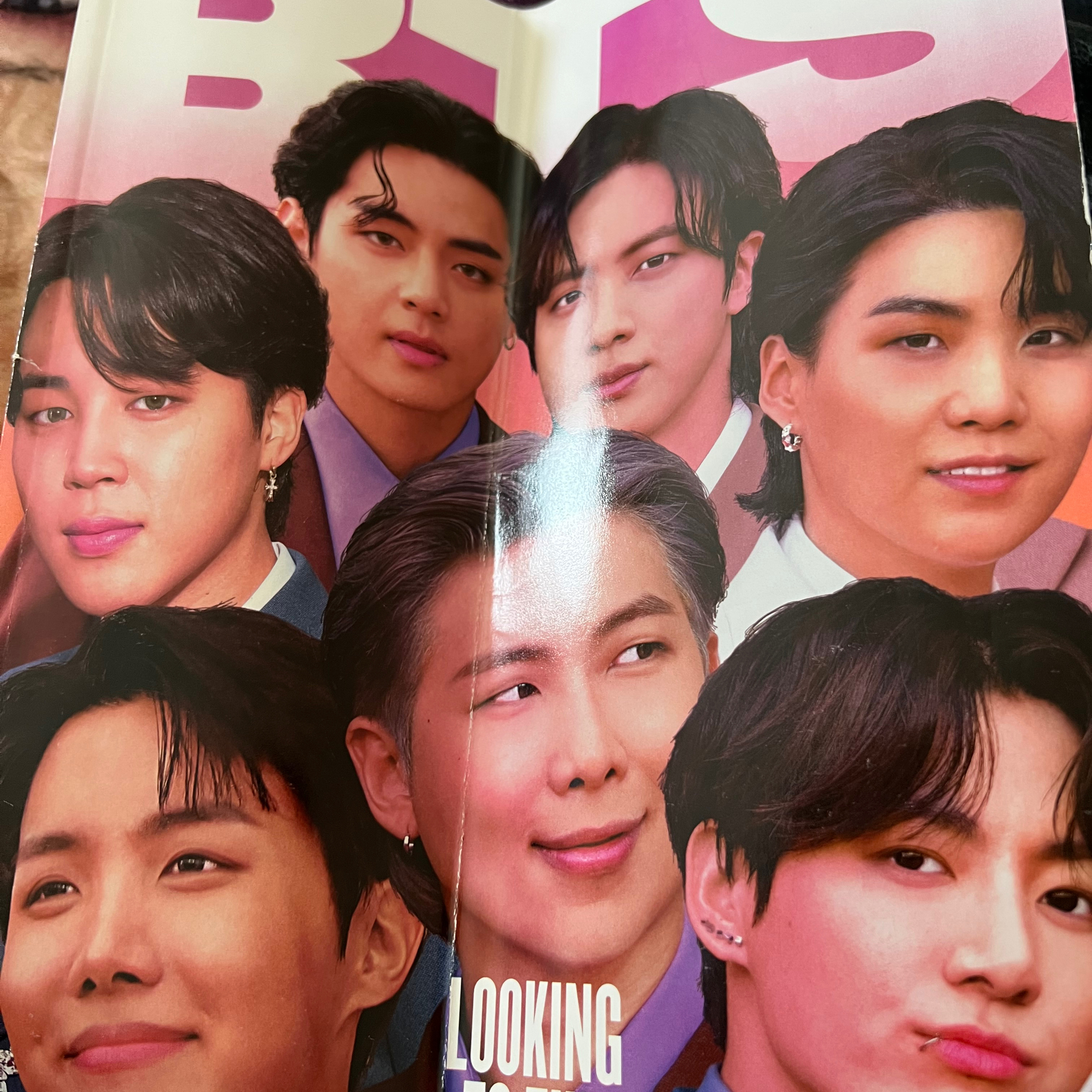 Reading time hour of BTS Looking To The Future Magazine BTS V