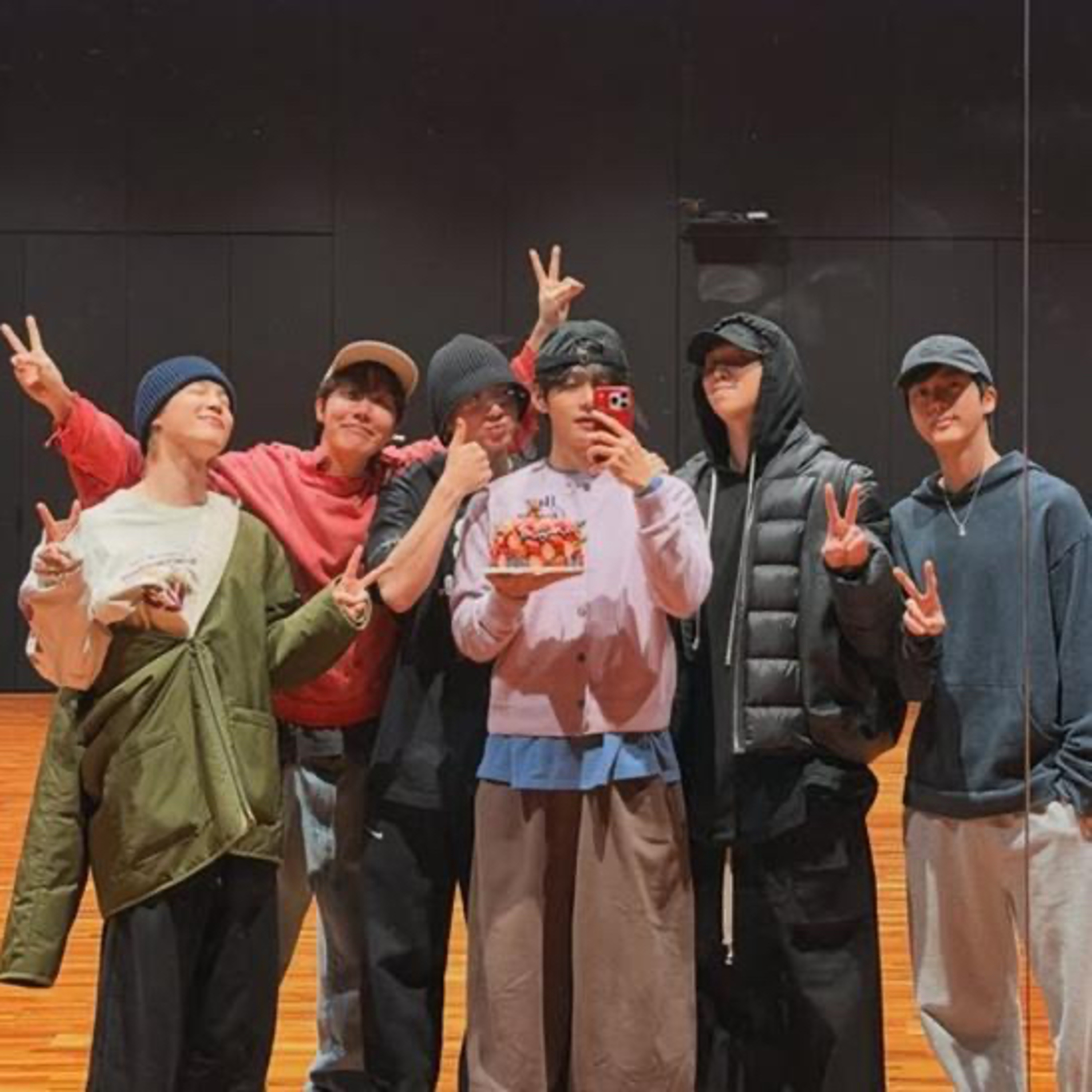 V spends his 30th birthday quietly in BTS practice studio — and fans think it hints at a comeback