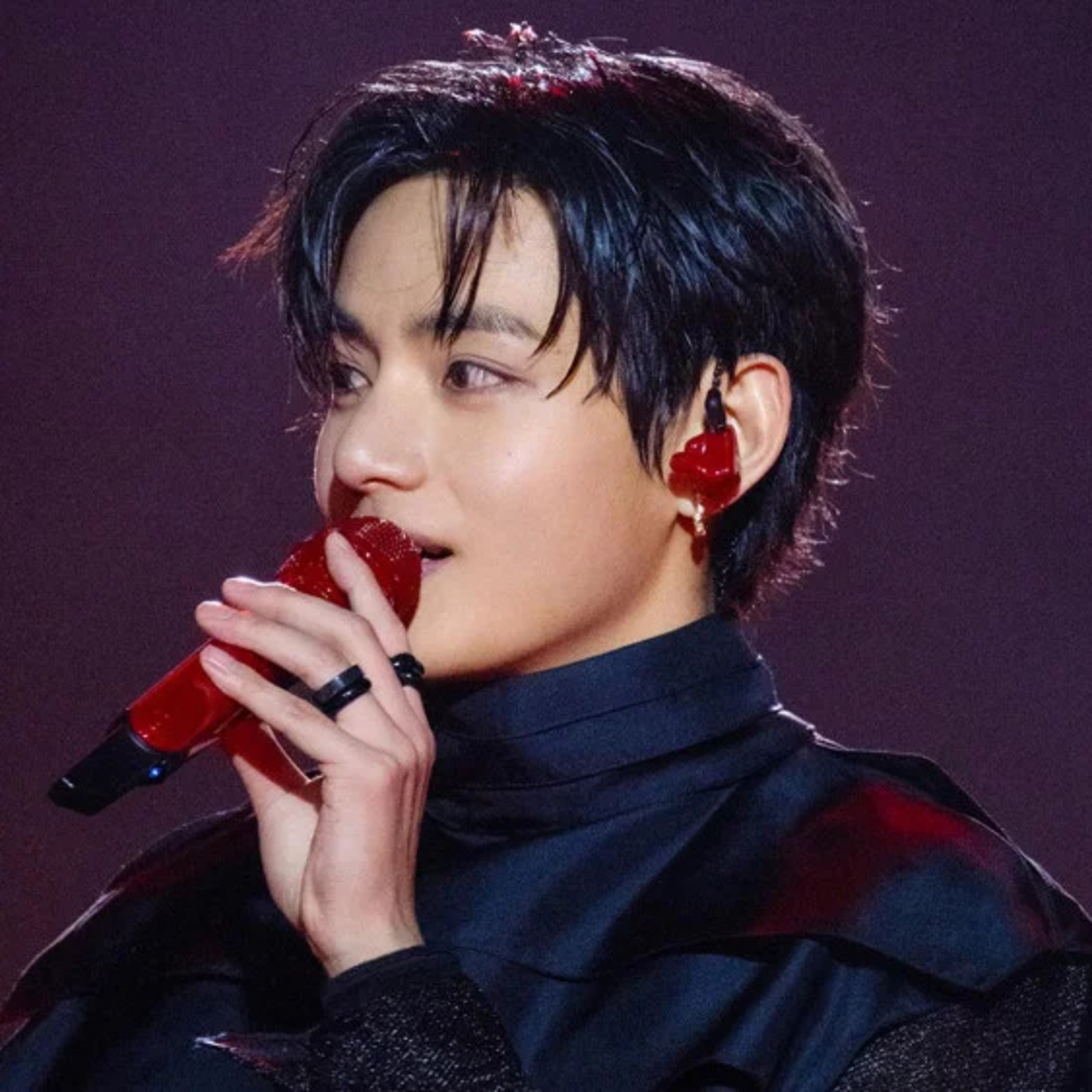 BTS's V reveals ongoing treatment for right ear hearing loss