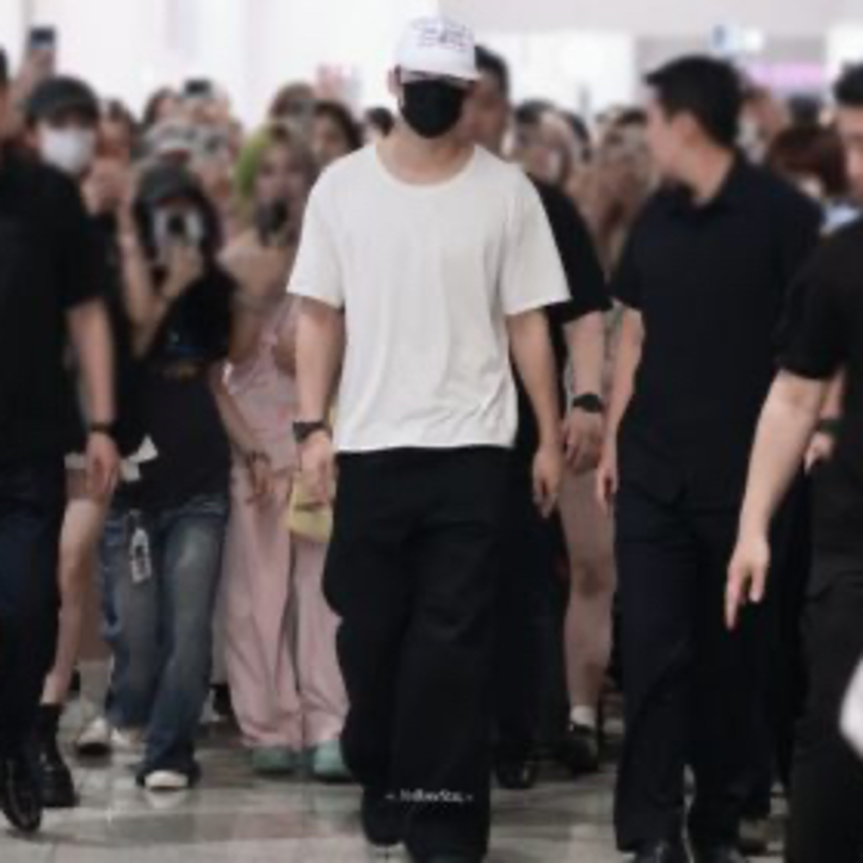 Part 1: SEVENTEEN’s Mingyu Begging Fans In Viral Video Sparks Outrage  episode artwork