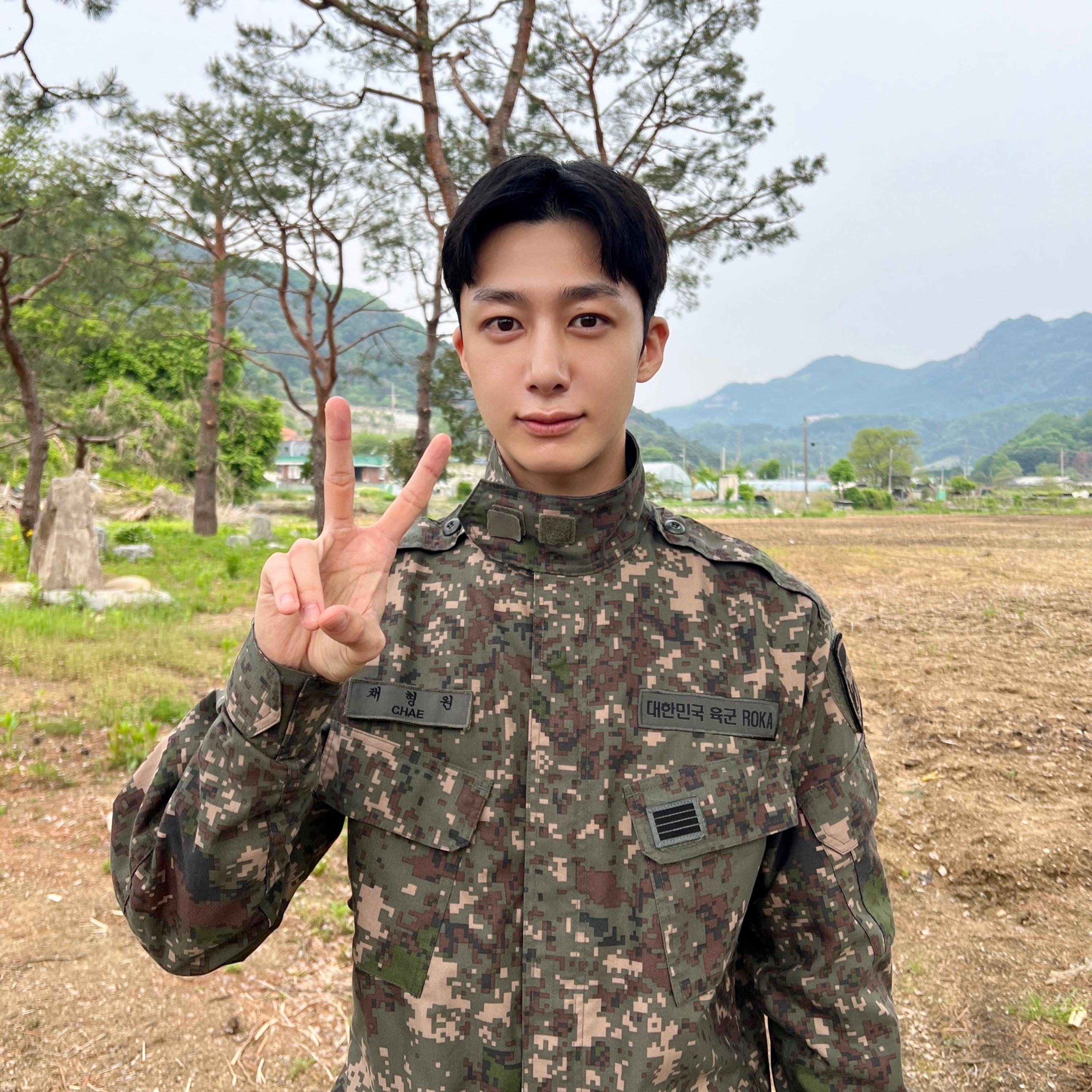 Hyungwon Becomes 5th MONSTA X Member To Be Discharged From The Military