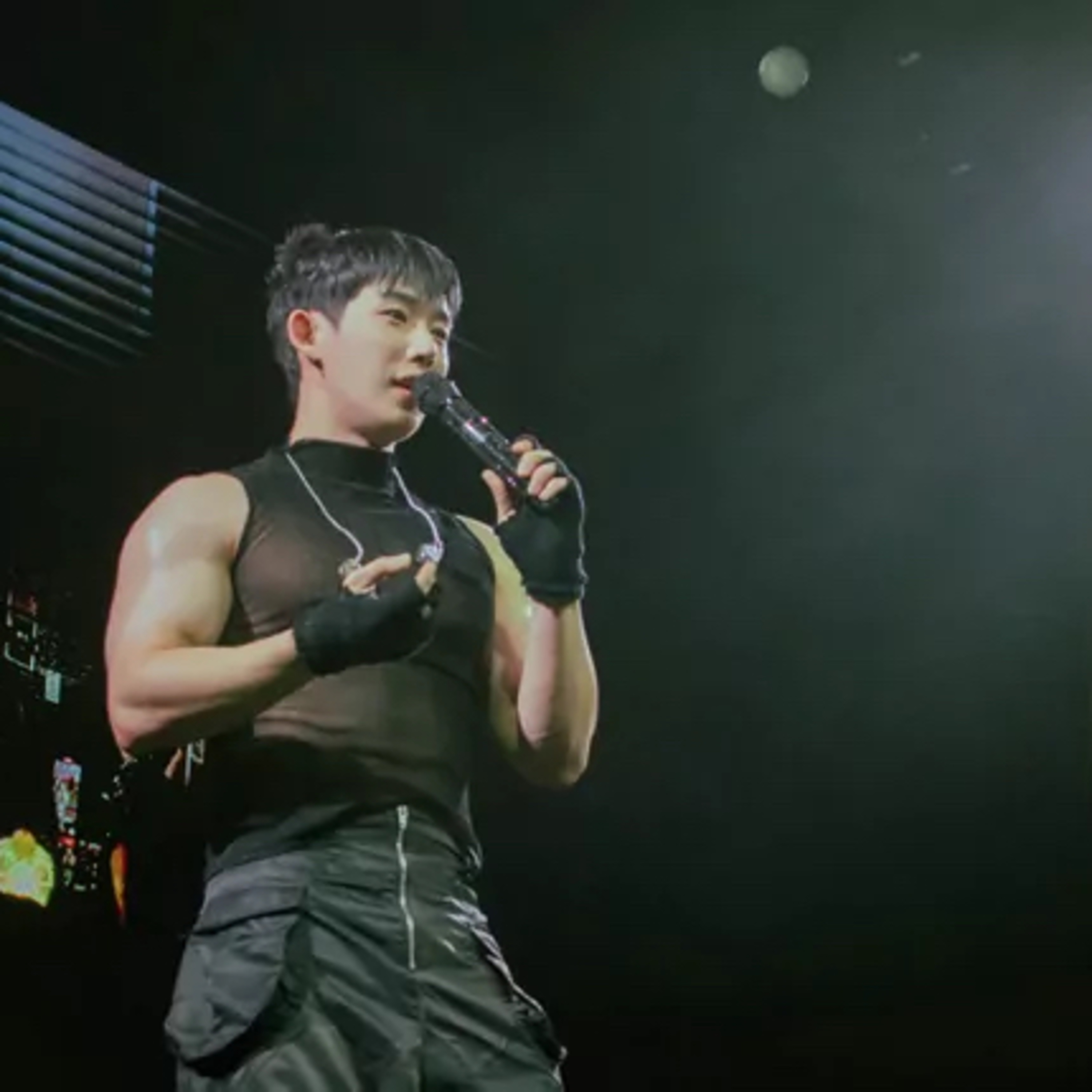 Wonho on stage at his fan meeting tour in Chicago