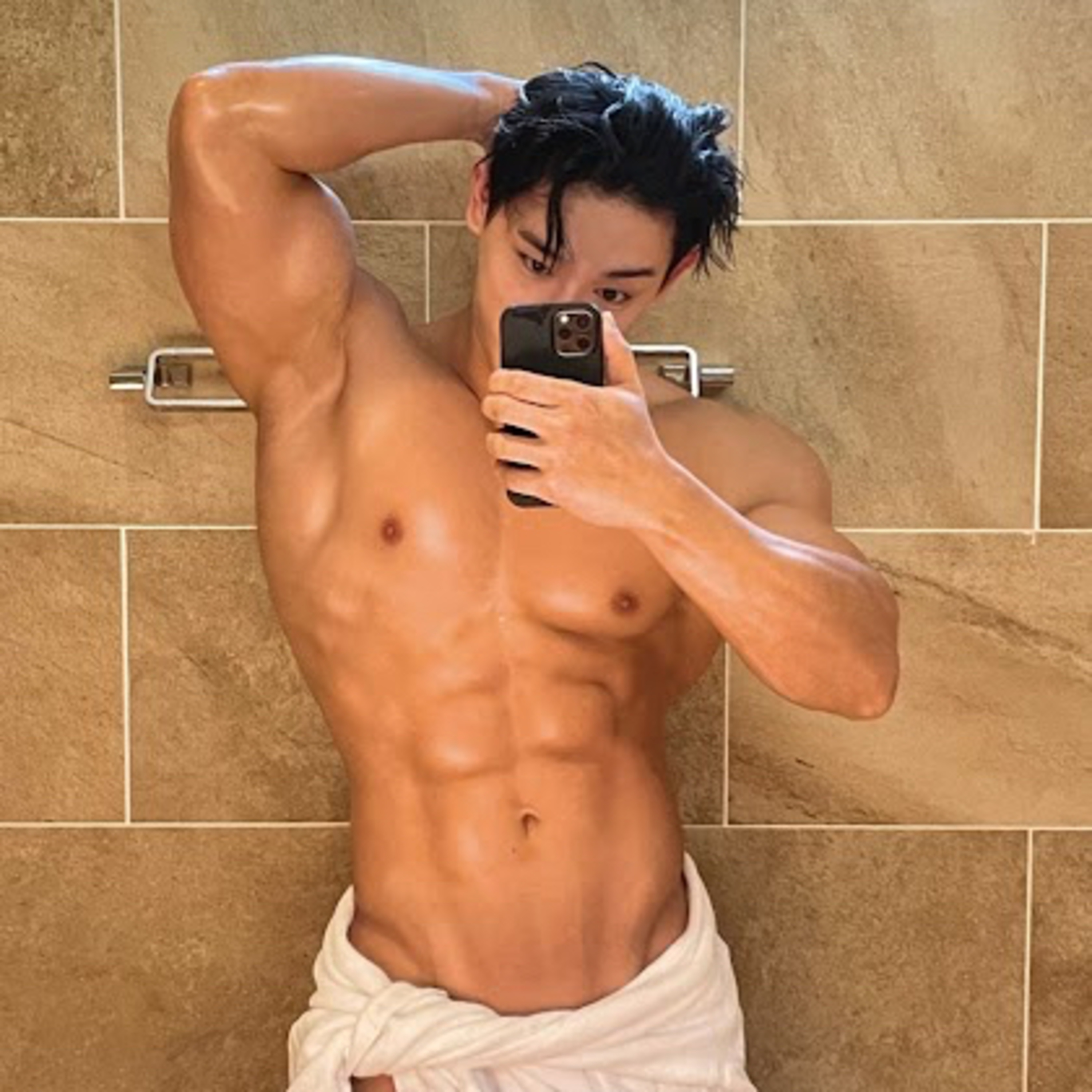 Wonho Drives Fans Crazy By Showing Off His Gains In Sexy Instagram Photo